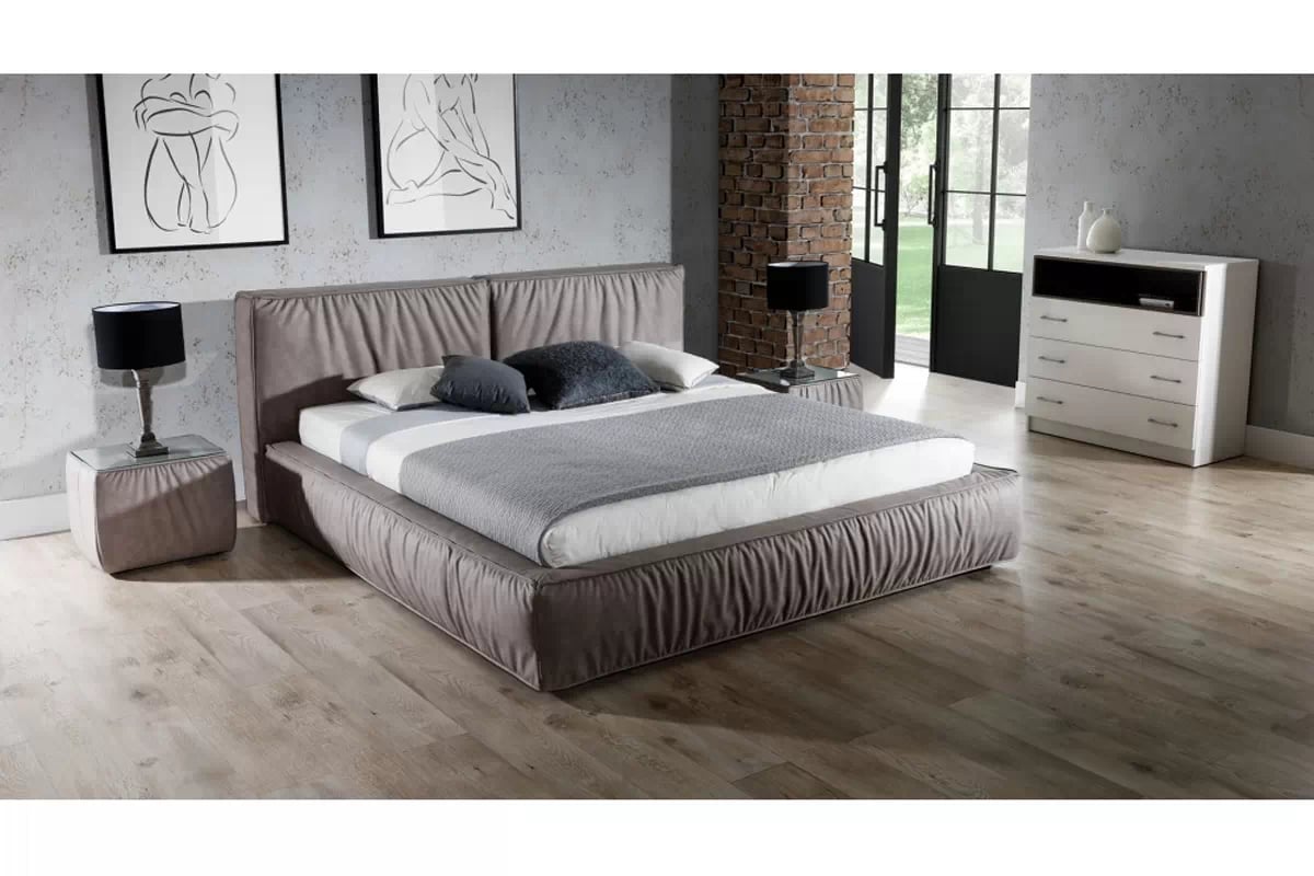 Postel čalouněné 180x200 Bolsena - Bordová - Omezená nabídka Postel čalouněné 180x200 Bolsena - Bordová - zdjeciep pogladowe - aranzacja