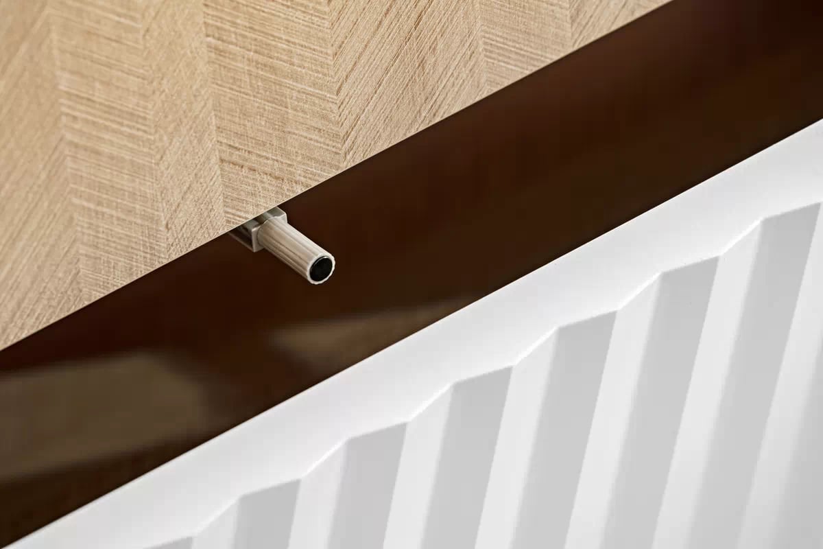 TV stolík Bliwon 148 cm so zásuvkami - jodeľka scandi / biely mat TV skrinka Bliwon F02 so zásuvkami 148 cm - jodelka scandi / biely mat