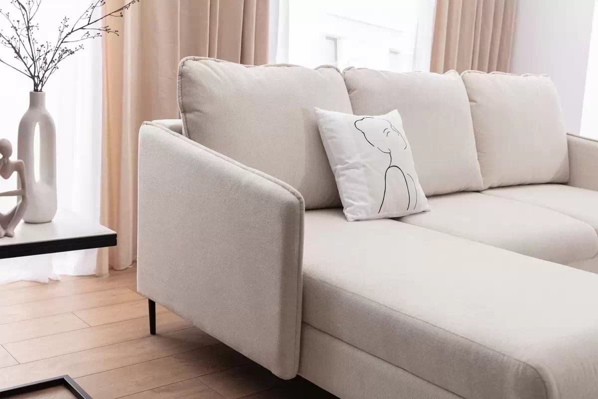 Rozkládací rohová sedací souprava Taila Mini levá - béžová Loft 01 / černé nožky Rohová sedací souprava rozkládací Taila Mini levá - béžová plecionka Loft 01, černá Nohy