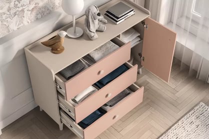 Komoda dziecieca Marla 120 cm so zásuvkami - piasek pustyni / Ružová / millenial pink - Limitovaná ponuka expozície Komoda dziecieca Marla 120 cm so zásuvkami - piasek pustyni / Ružová / millenial pink - Limitovaná ponuka expozície