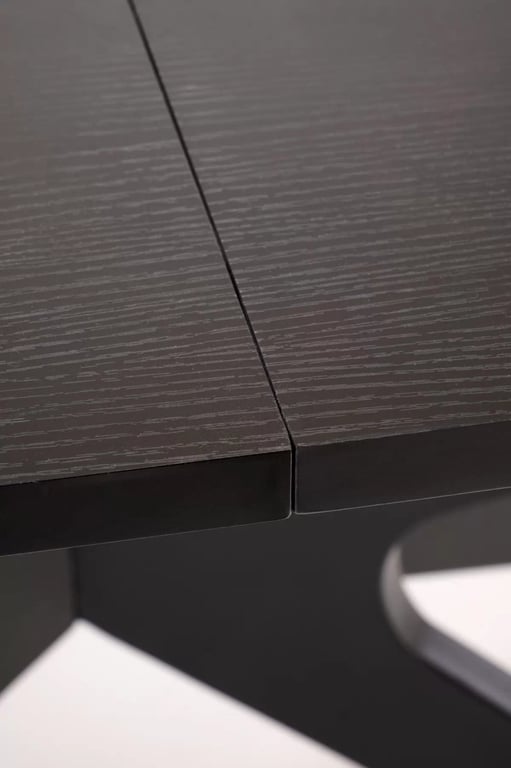 Rozkladací jedálenský stôl Selvio so 4 čalúnenými stoličkami Olton - čierna / tmavobéžová Stôl rozkladany Selvio z czterema krzeslami tapicerowanymi Olton - Čierny / tmavobéžová