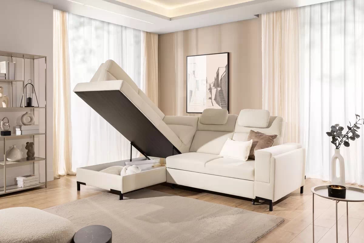 Rohová pohovka Loario L levostranná se širokým, vykrojeným bokem - krémová tkanina Sand 03 Rohová sedací souprava Loario L levá z szerokim, wcietym bokiem - Sand 03