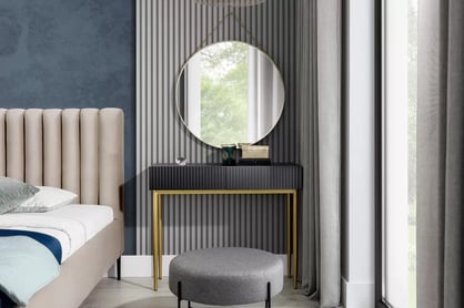 Konzolový stolek Nicole 100 cm se zásuvkami - černý mat / zlaté nohy konzole Nicole 100 cm se zásuvkami - černá mat / zlote nozki