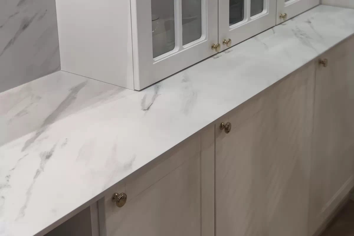 Kuchyňská pracovní deska Gala 1,3 cm - mramor bianco Deska mramor Bianco 13mm - Gala Nábytek