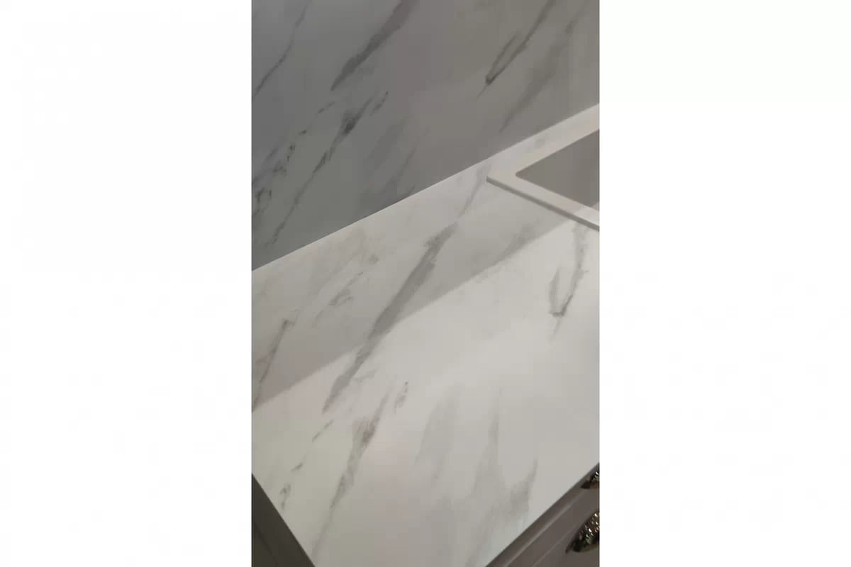 Kuchyňská pracovní deska Gala 1,3 cm - mramor bianco Deska mramor Bianco 13mm - Gala Nábytek