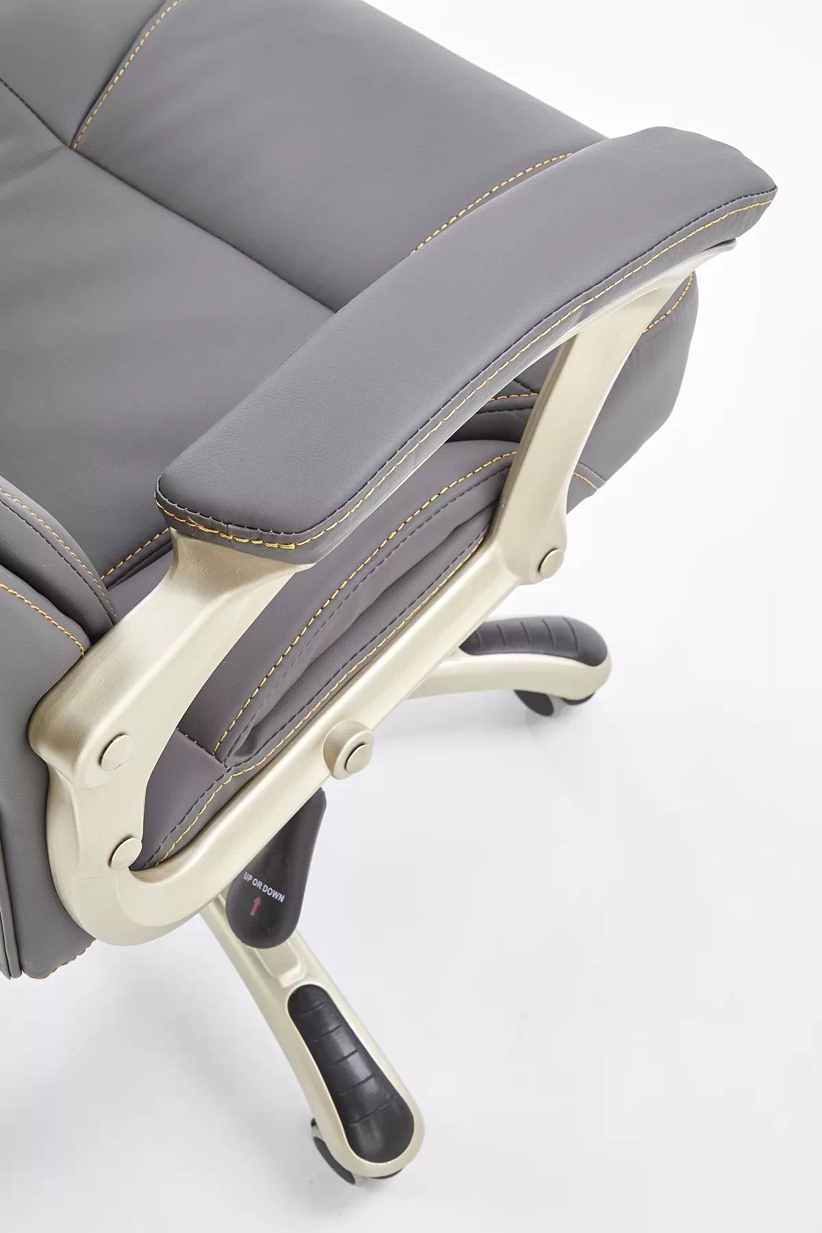 Kancelárske kreslo Bolizi s opierkami - sivá ekokoža desmond Kreslo kancelárske popol