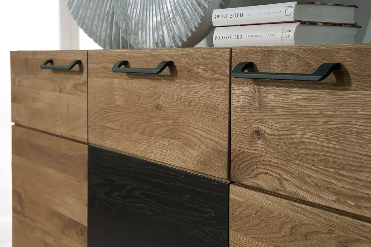 Vitrína Velvet 12 drevená Komoda Mosaic 45 trojdverová 150 cm - Dub medový / Čierny mat