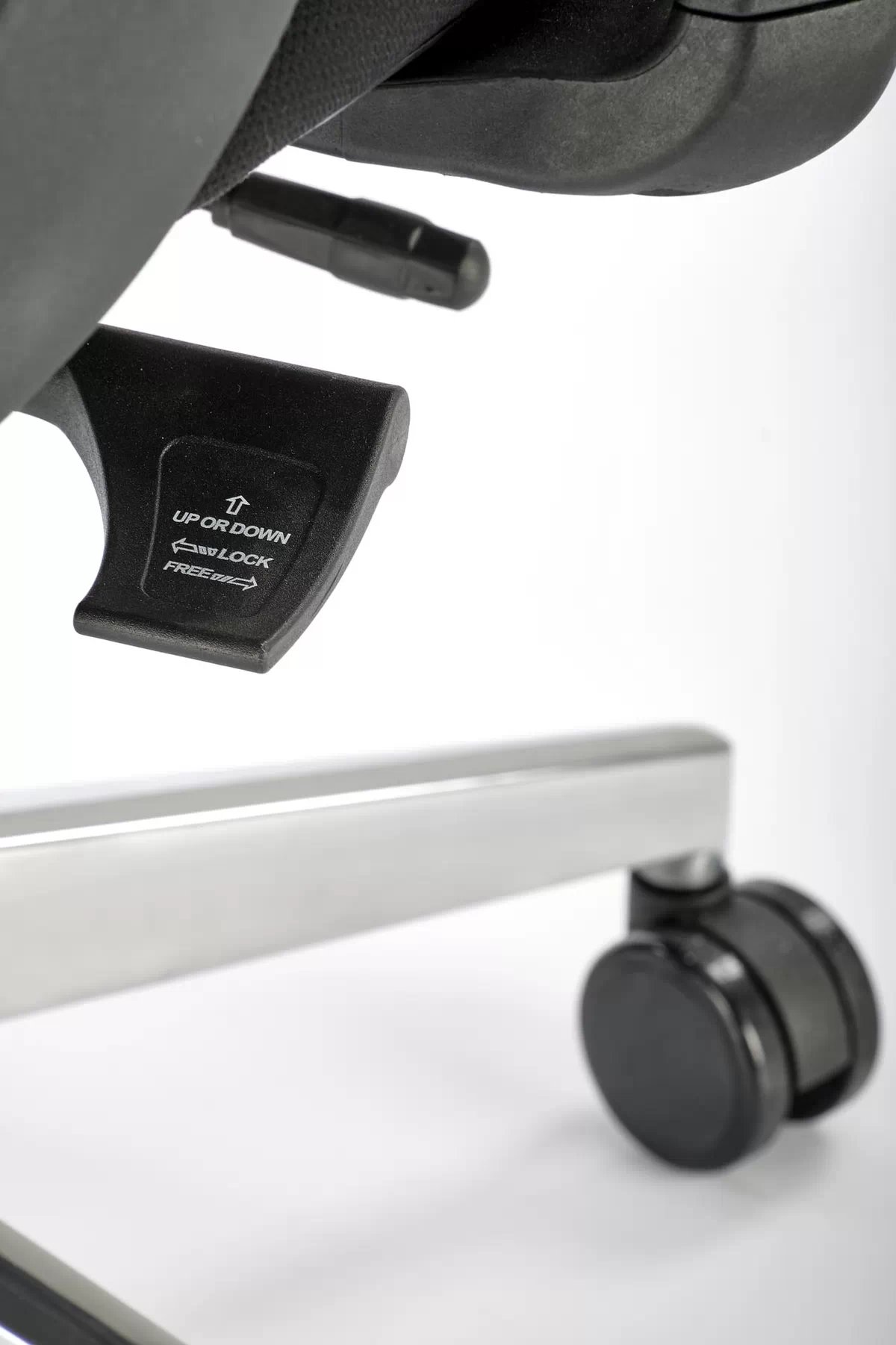 Ergonomické kreslo Eralio - čierne Kancelárske kreslo geronimo - Čierny