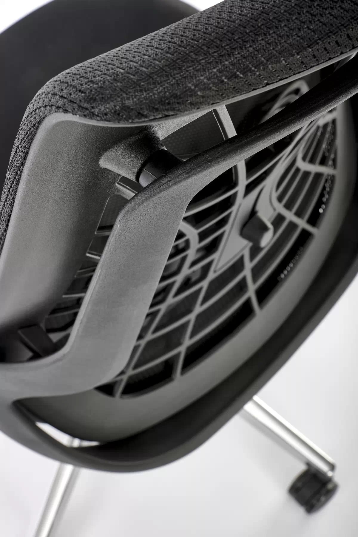 Ergonomické kreslo Eralio - čierne Kancelárske kreslo geronimo - Čierny