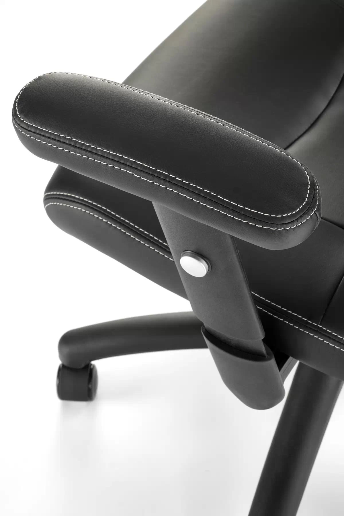 Kancelářská židle Stilo s područkami - černá ekokůže Kancelářská židle stilo z regulowanymi podlokietnikami - černá