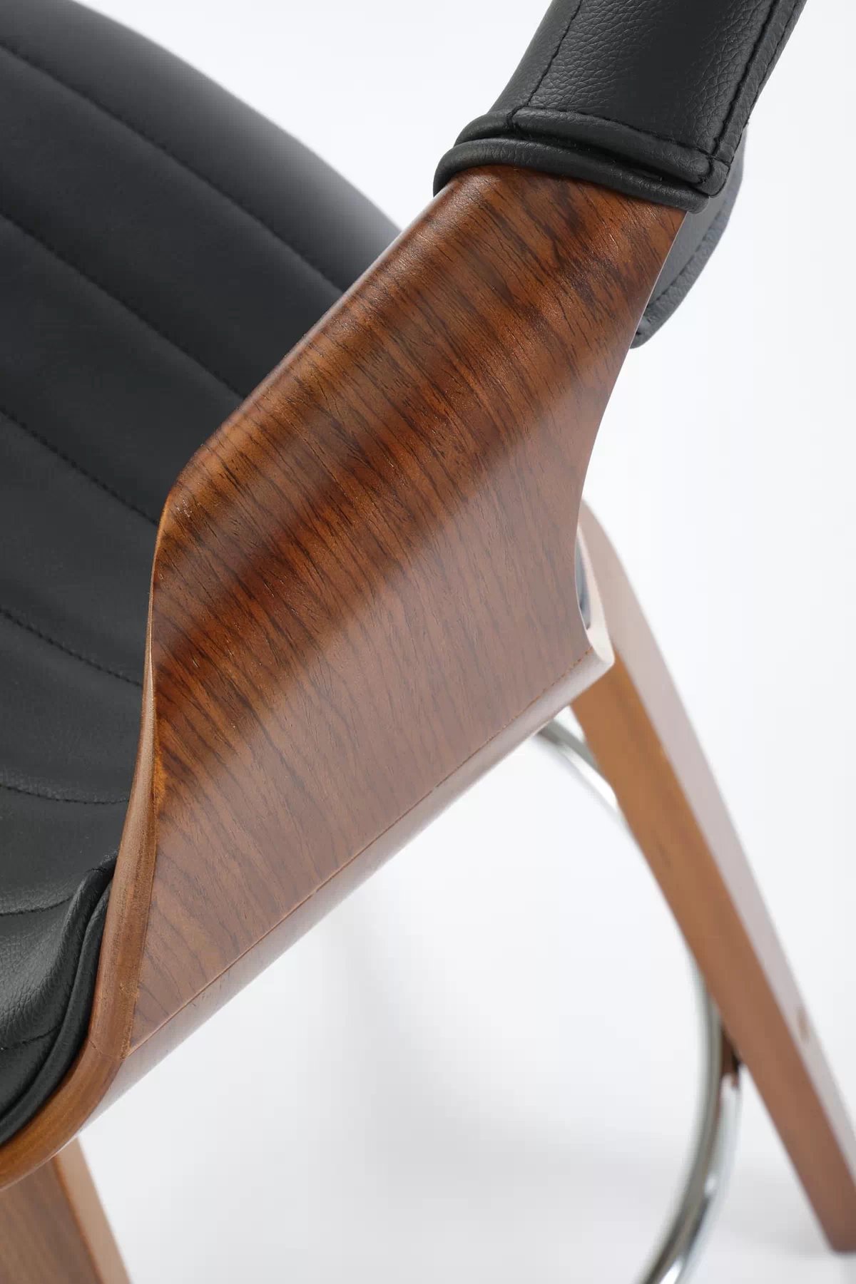 Čierny barový stolička Solvane s čalúneným sedadlom - ekokoža / orech h123 Barová stolička Čierny / orieškový