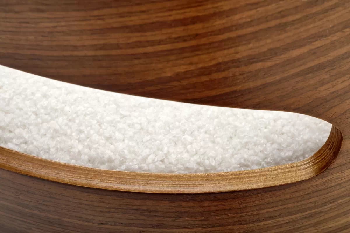 H110 Barová stolička Krémový / orieškový Barová stolička z tapicerowanym siedziskiem h110 - Krém / Orech