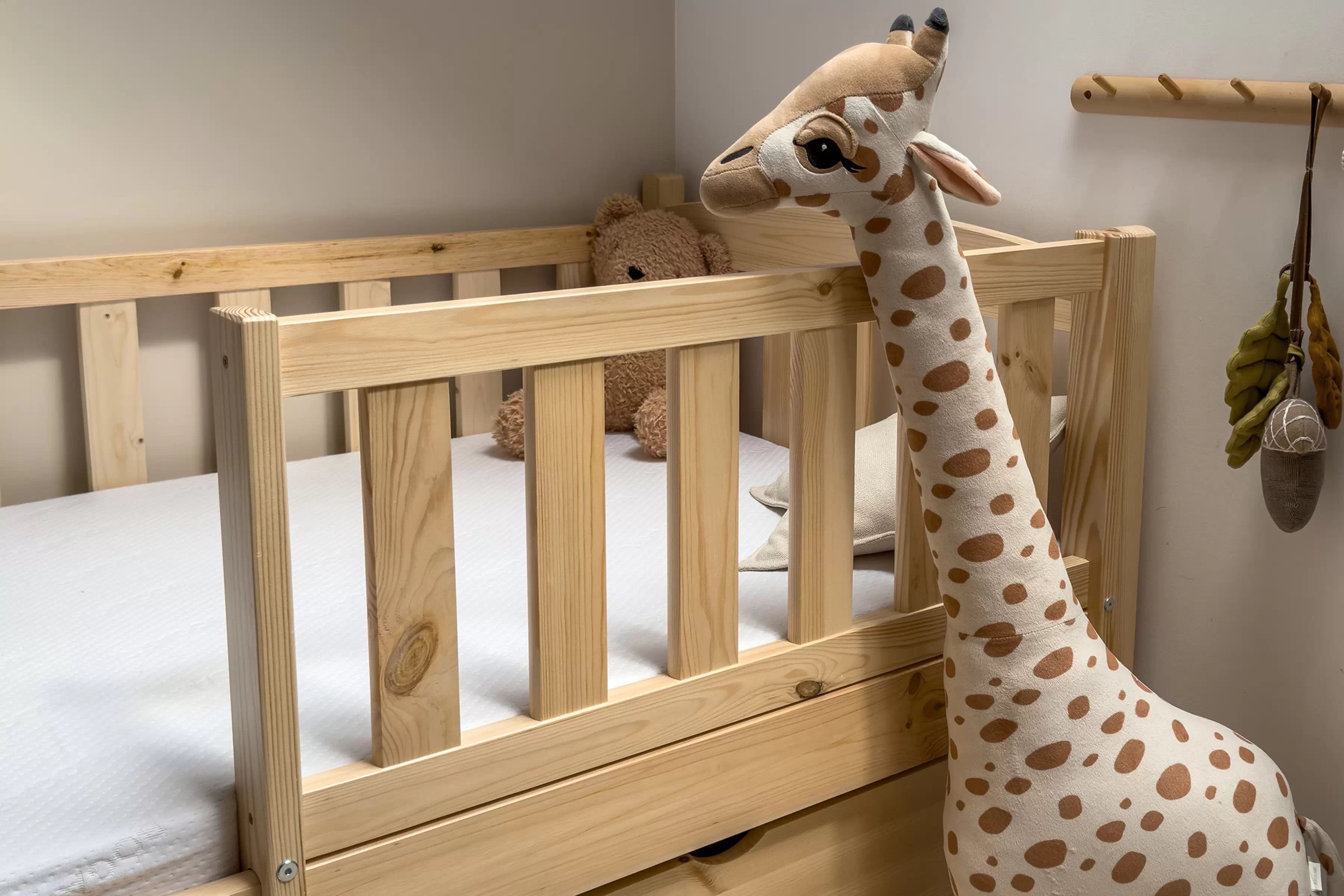 Dětská postel Alvins 80x200 cm - borovice Postel dzieciece Alvins 80x200 dřevěná se zásuvkami - borovice