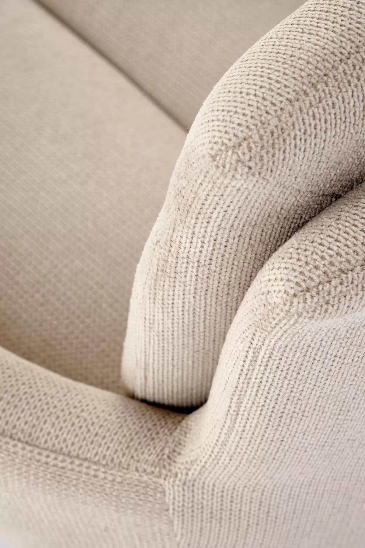 Otočná čalouněná židle Cario - béžová tkanina Vardo 28 / černé nohy k536 židle béžová