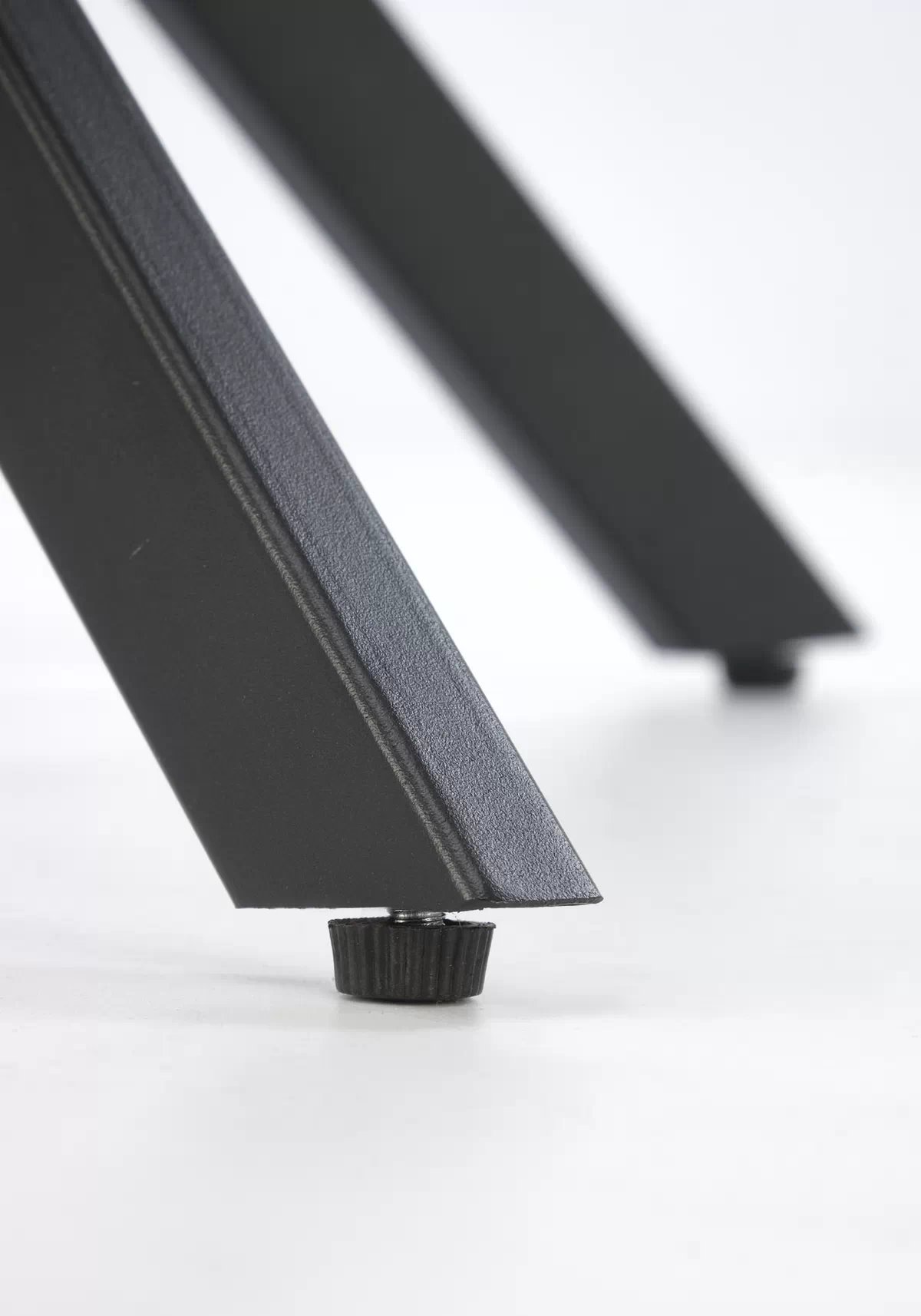 Otočná čalouněná židle Cario - béžová tkanina Vardo 28 / černé nohy k536 židle béžová