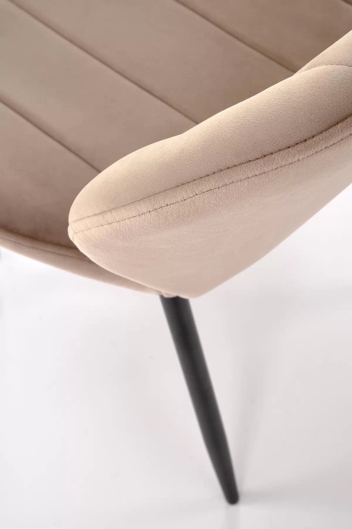 Jídelní židle K538 - béžový samet Bluvel 40 / černé nohy k538 židle béžová