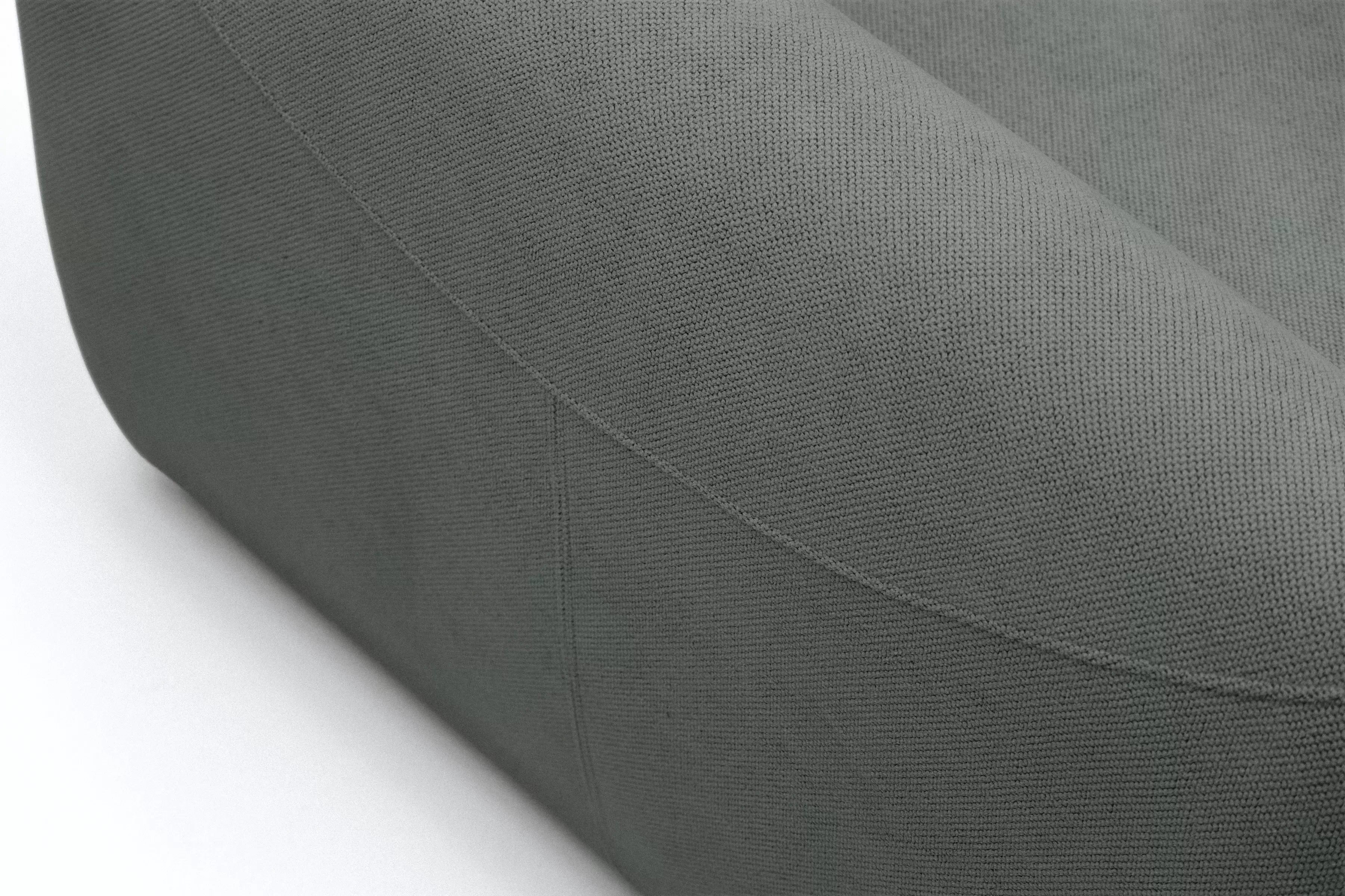 Rozkladacia pohovka Calma - sivá hydrofóbna pletenina Curio 93 Pohovka Calma rozkladana - šedá dzianina hydrofobowa Curio 93