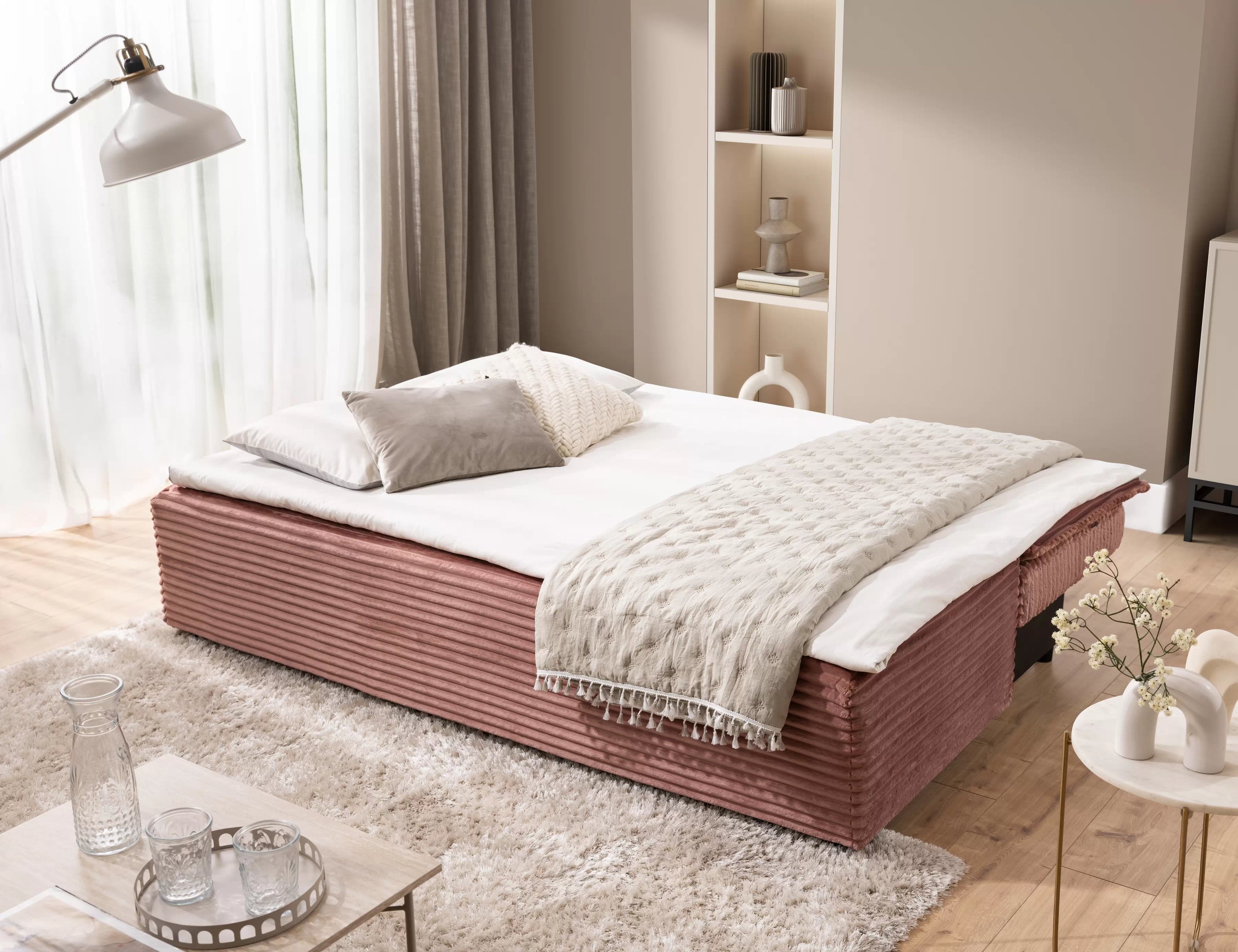 Rozkladacia pohovka Firioza – ružový plyš Tilia 62 Pohovka rozkladana Firioza S vnútorným úložným priestorom- Ružová plusz Tilia 62