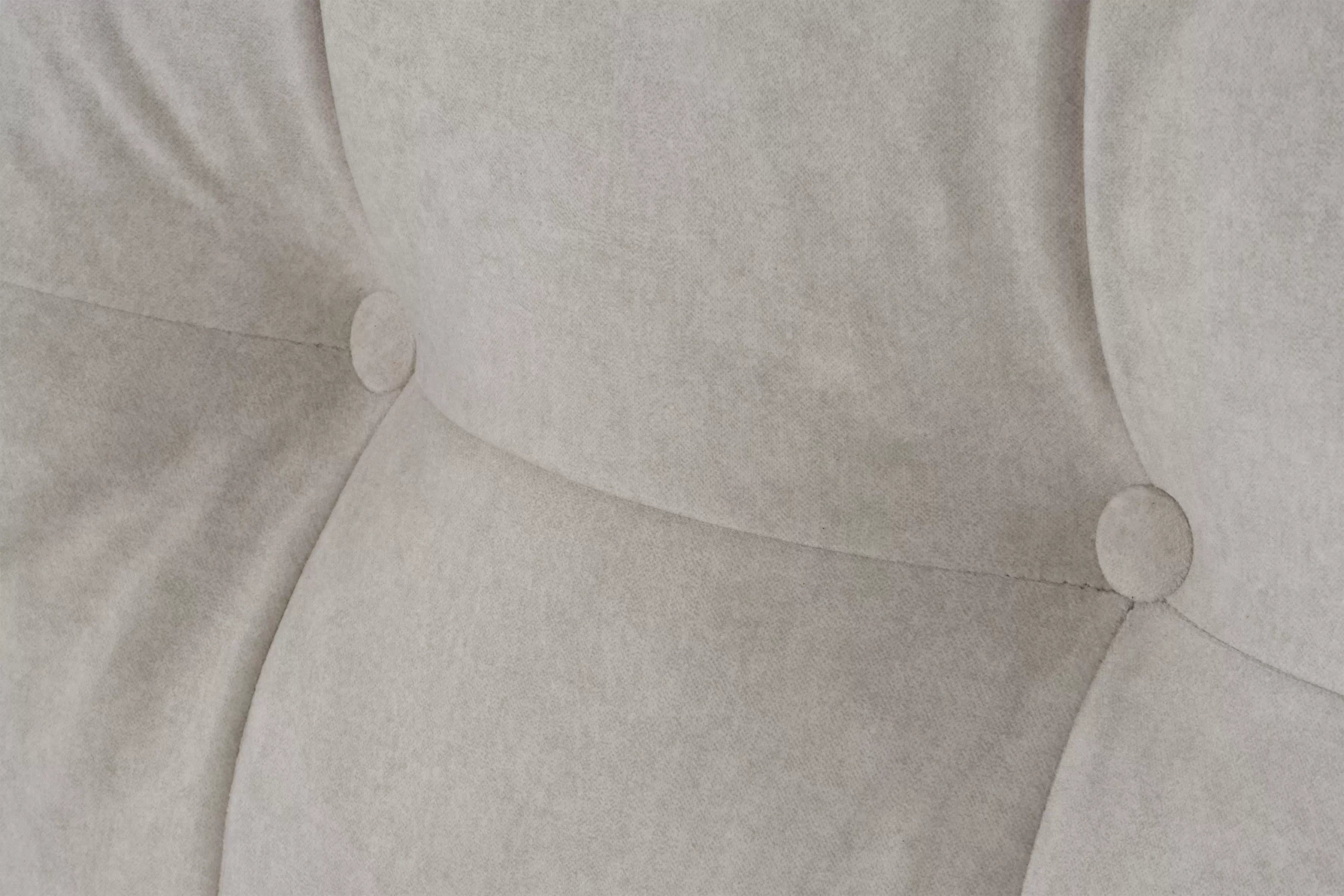 Rozkladacia trojpohovka Romano - béžový zamat Cloud 03 / čierna Pohovka rozkladana trojmiestna Romano - béžový welwet Cloud 03 / nožičky čierny