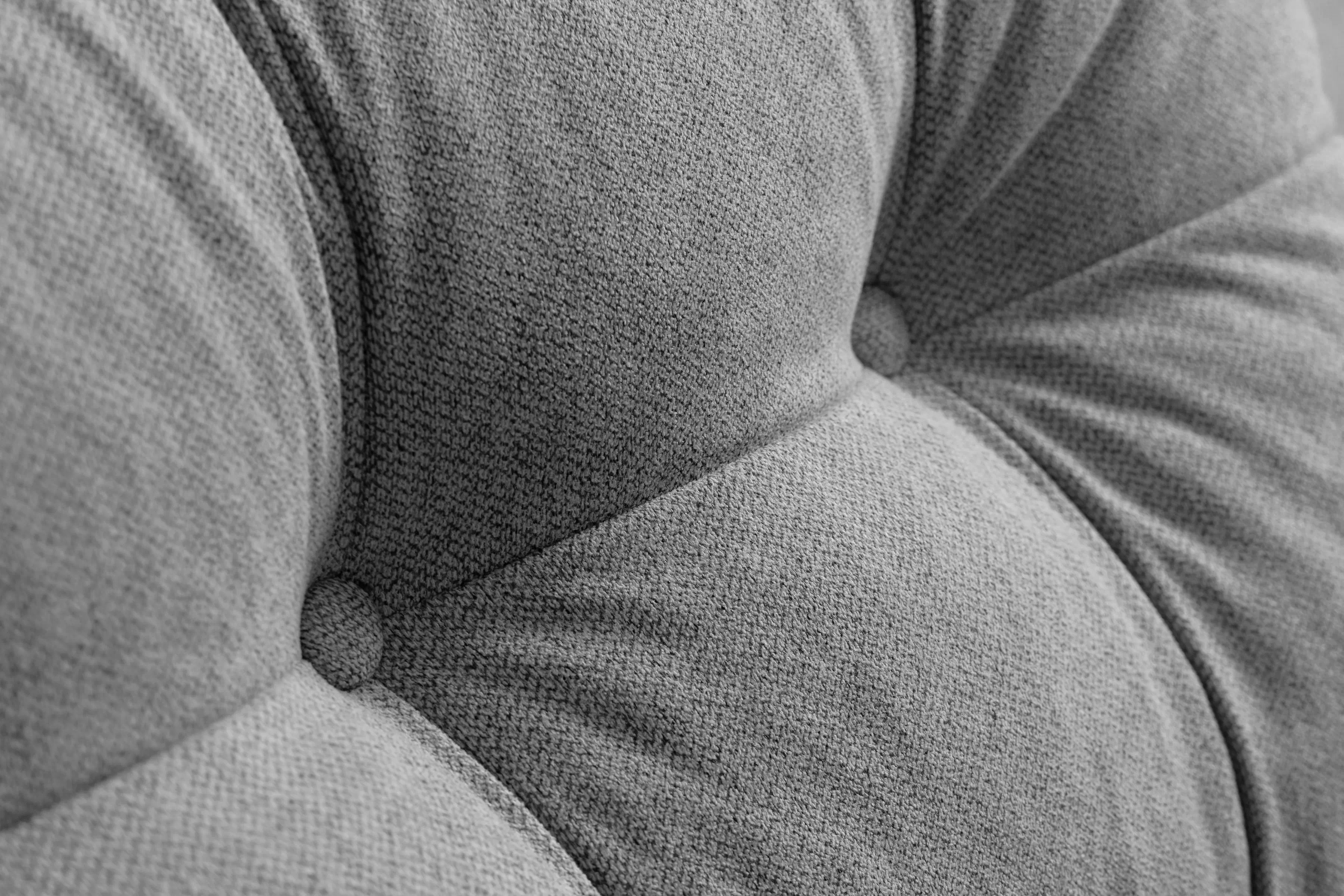 Trojmiestna rozkladacia pohovka Romano – sivá pletená látka Gemma 86 / bukové nožičky Pohovka rozkladana trojmiestna Romano - šedá plecionka Gemma 86 / buk