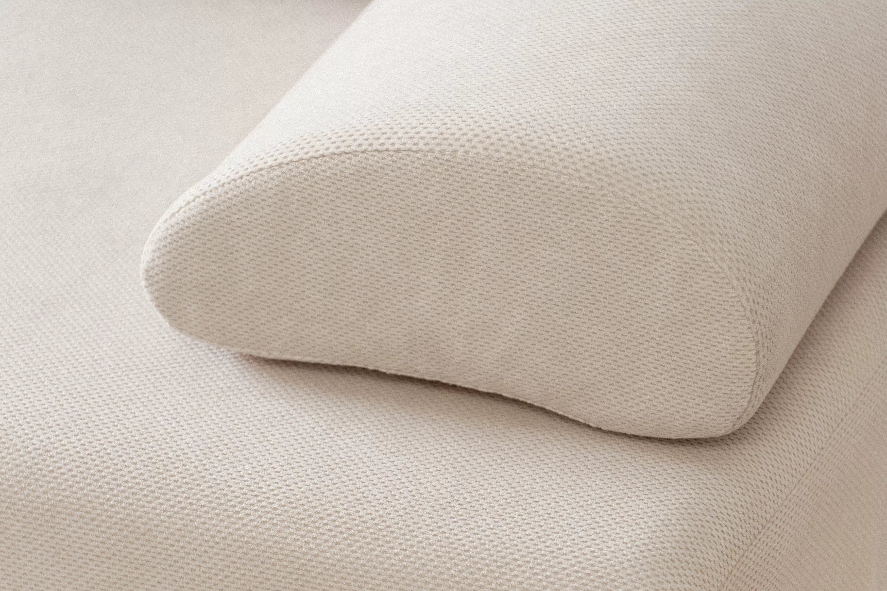 Rozkládací pohovka Morena s úložným prostorem - béžový hydrofobní samet Pretty 03 Pohovka rozkladana s úložným prostorem Morena - béžová plusz hydrofobní  Pretty 03