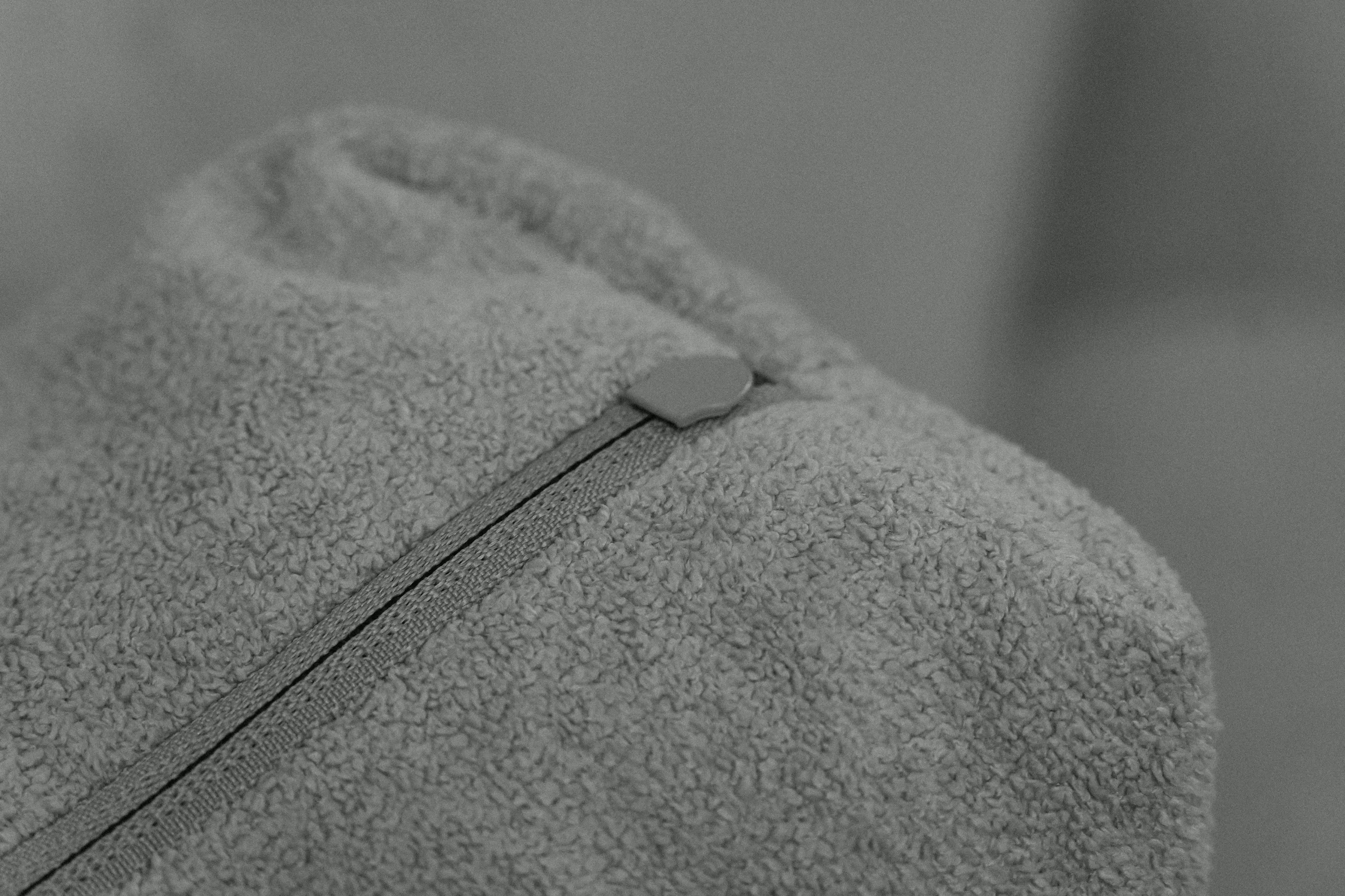 Rozkládací pohovka Tuko s úložným prostorem - šedá látka Freya 210-21 Pohovka Tuko rozkladana s úložným prostorem- šedá boucle Freya 210.21