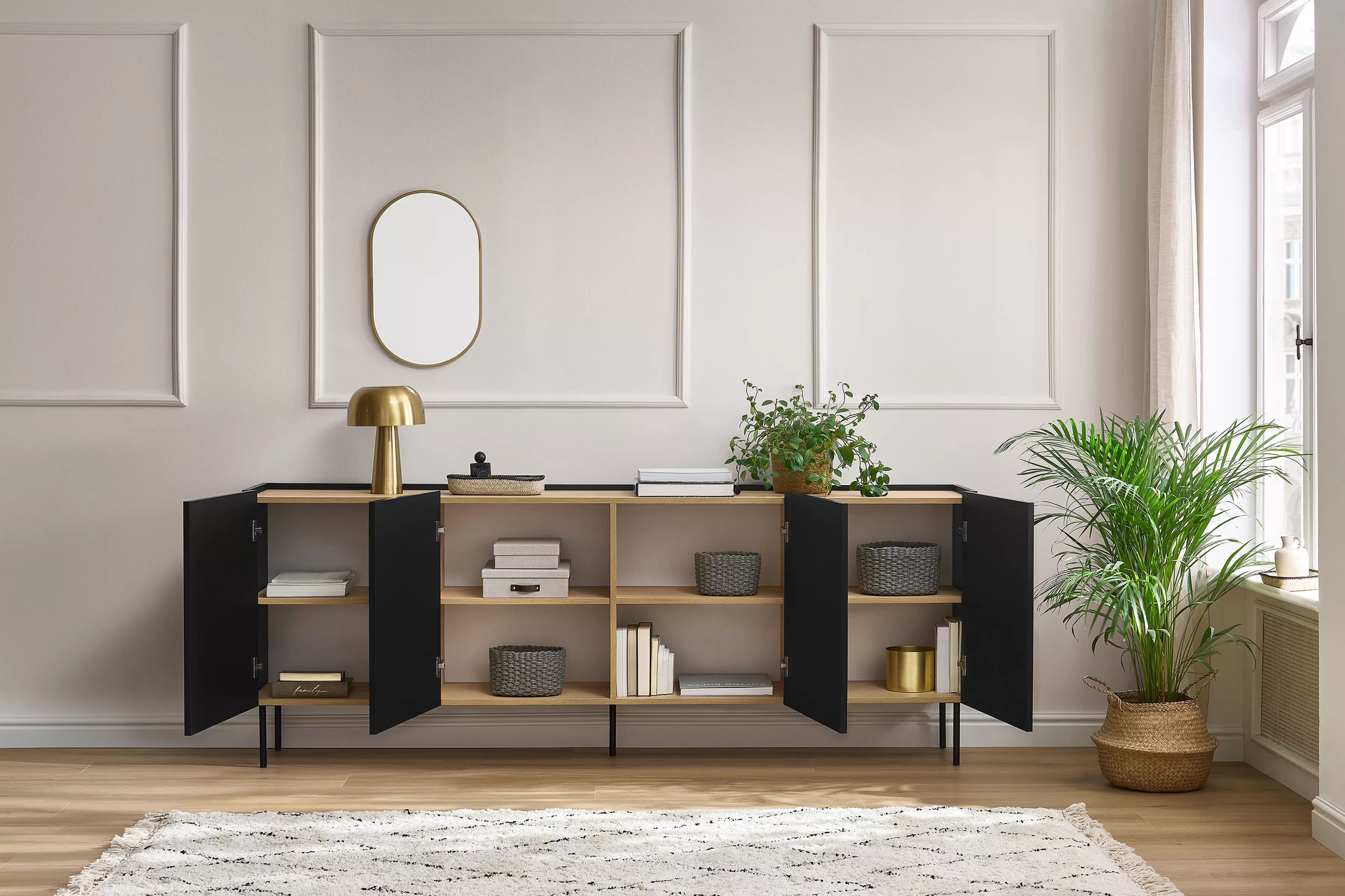 Komoda Desin 220 cm s kovovými nohami - čierny mat / dub nagano Komoda Desin 220 cm z metalowymi nogami - Čierny mat / Dub nagano