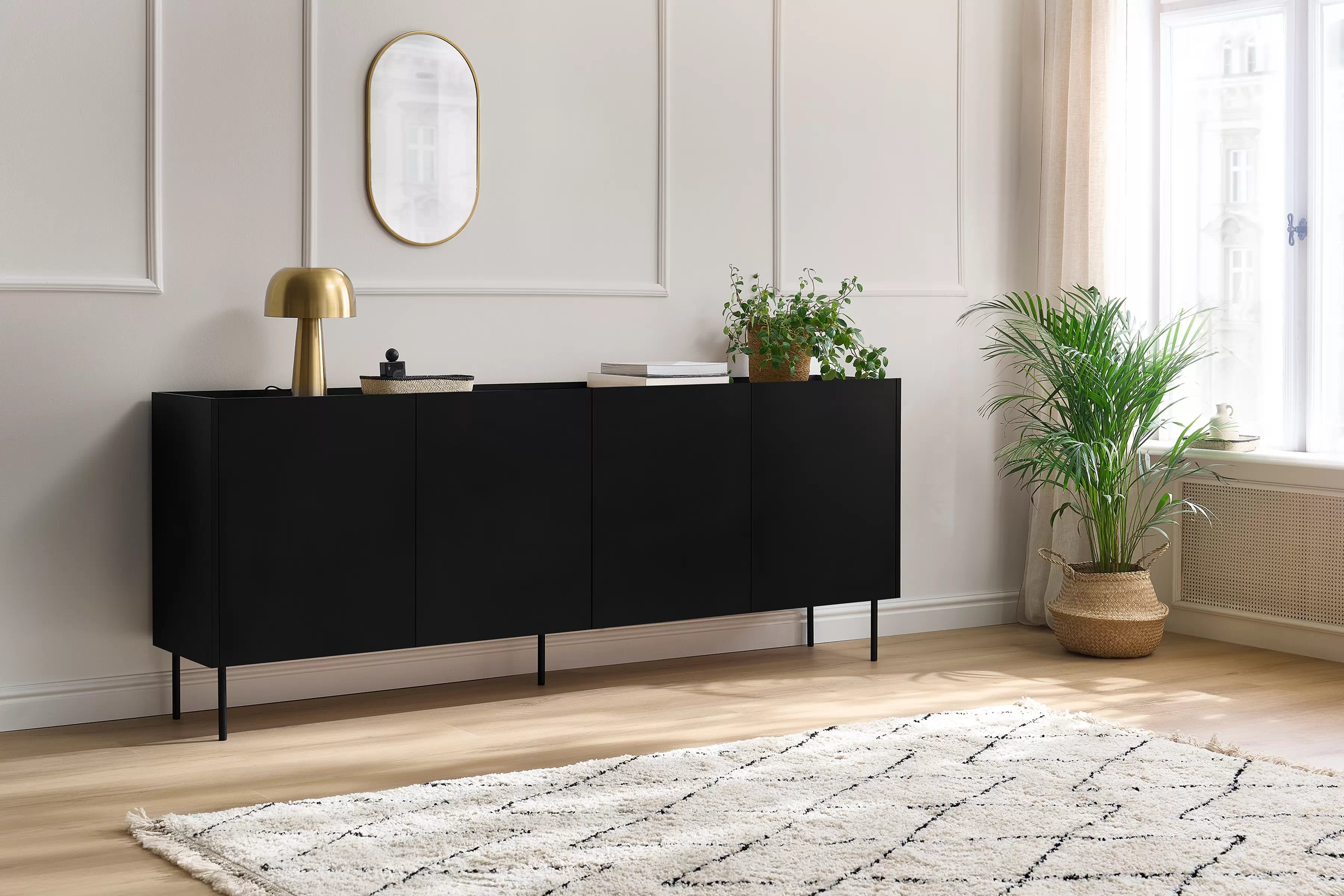 Komoda Desin 220 cm s kovovými nohami - čierny mat / dub nagano Komoda Desin 220 cm z metalowymi nogami - Čierny mat / Dub nagano