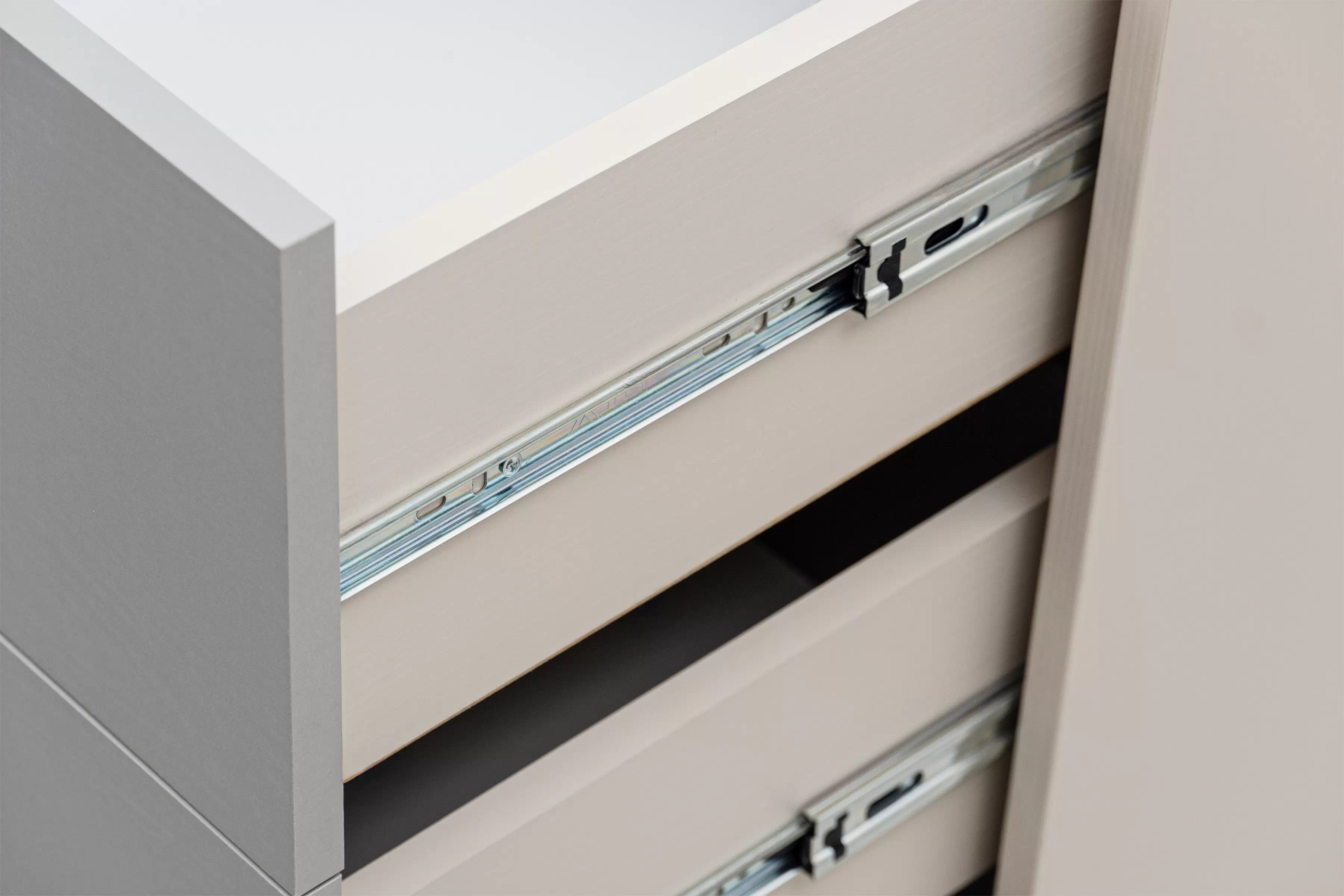 Komoda do detskej izby Marla 90 cm - púštny piesok / sivá Komoda dziecieca Marla 90 cm so zásuvkami - piasek pustyni / šedý pallad