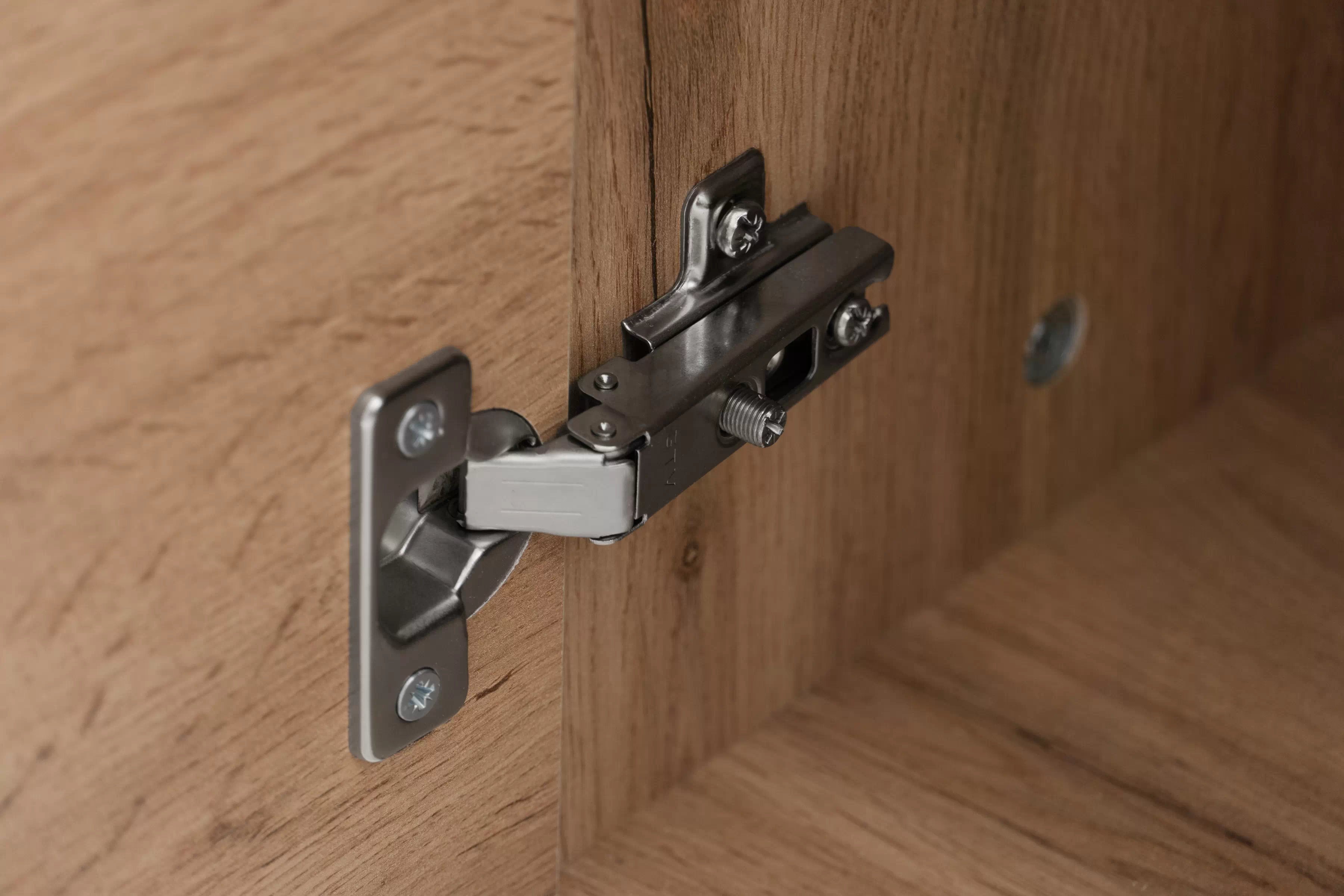 Komoda Cross 225 cm so 4 zásuvkami - dub wotan / čierna Komoda Gramon 225 cm so zásuvkami - Dub wotan / Čierny