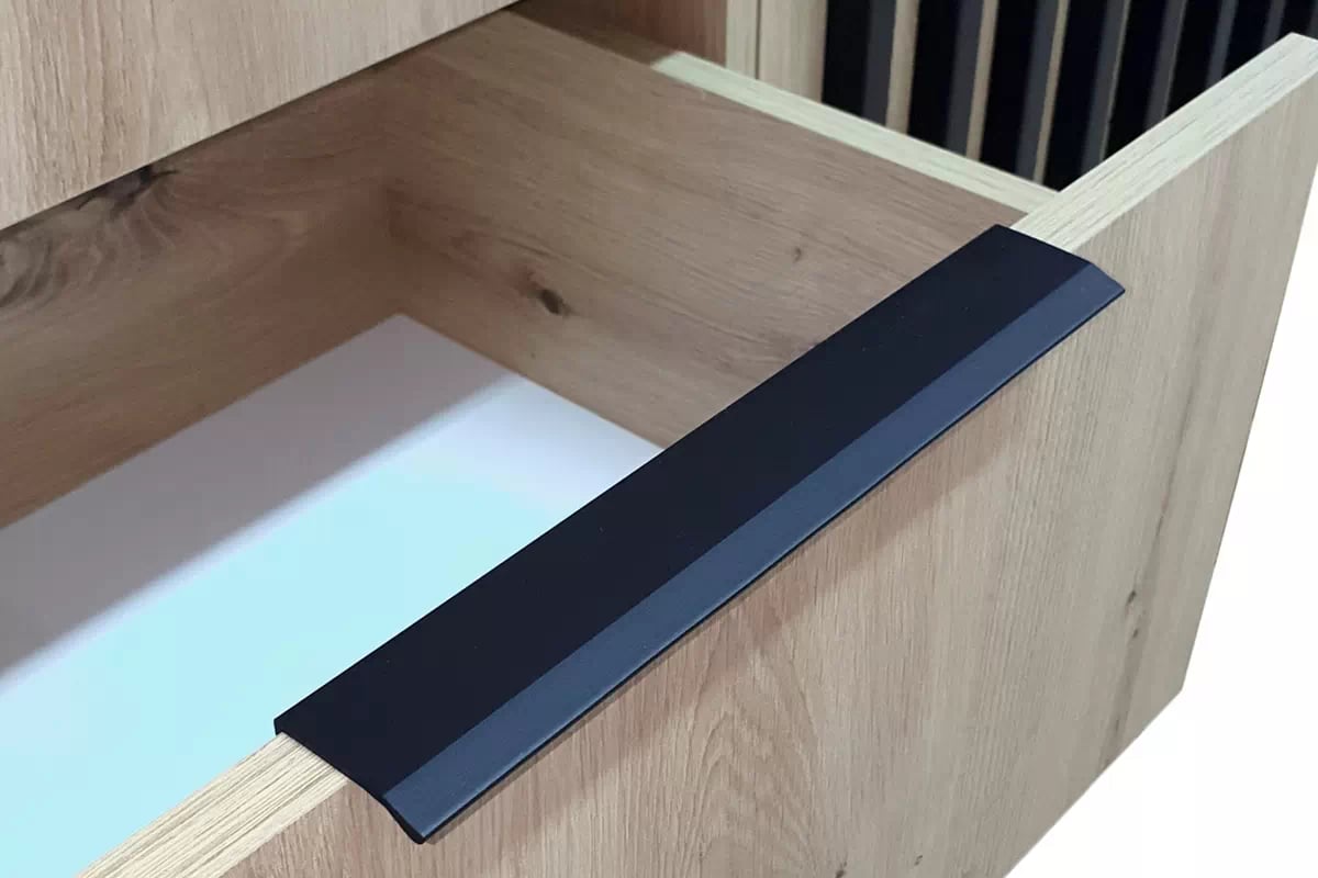 Komoda s tromi zásuvkami Neria - dub artisan / čierny Priestranná zásuvka