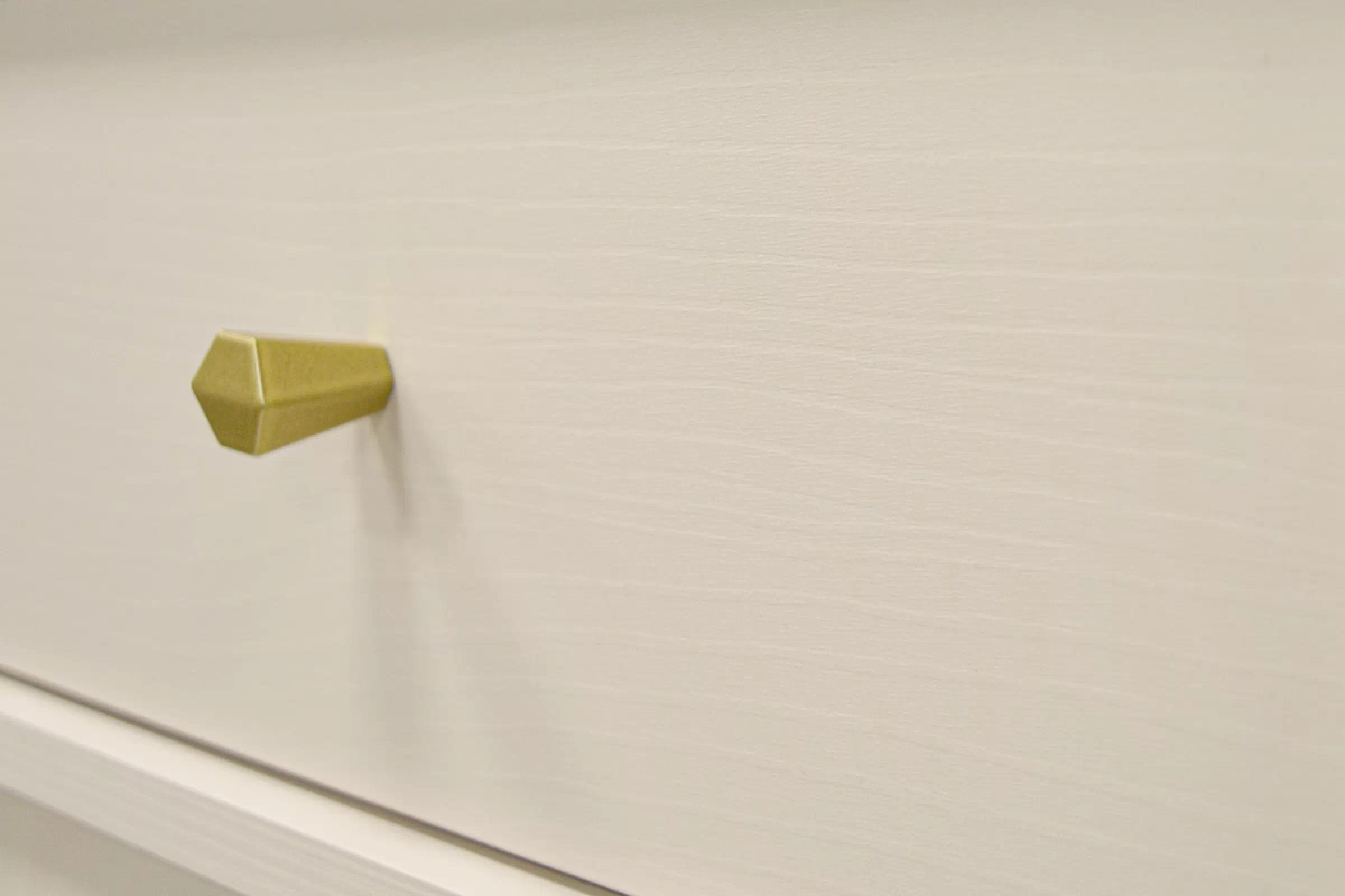 Komoda Lotina II 100 cm 2F3S se zásuvkami - písková béžová / zlaté nožky Komoda Lotina II 2F3S se zásuvkami 100 cm - béžová Pískový / zlote Nohy