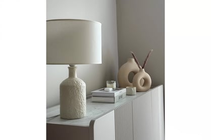 Malmi komód-szekrény 2D3SZ - 150 cm - kasmír / krém fehér Komod Malmi 150 cm - kasmír / crema bianca / zlote nozki
