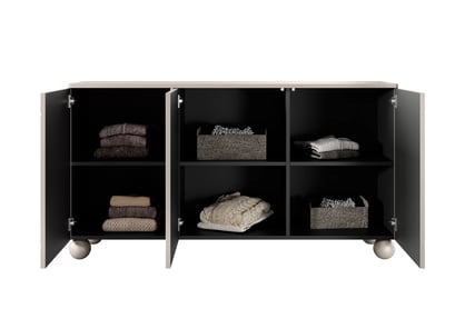 Trojdverová komoda Sonatia II 150 cm - kasmír / guľové nohy Komoda Sonatia II 150 cm trojdverová na nogach kulach - kašmír