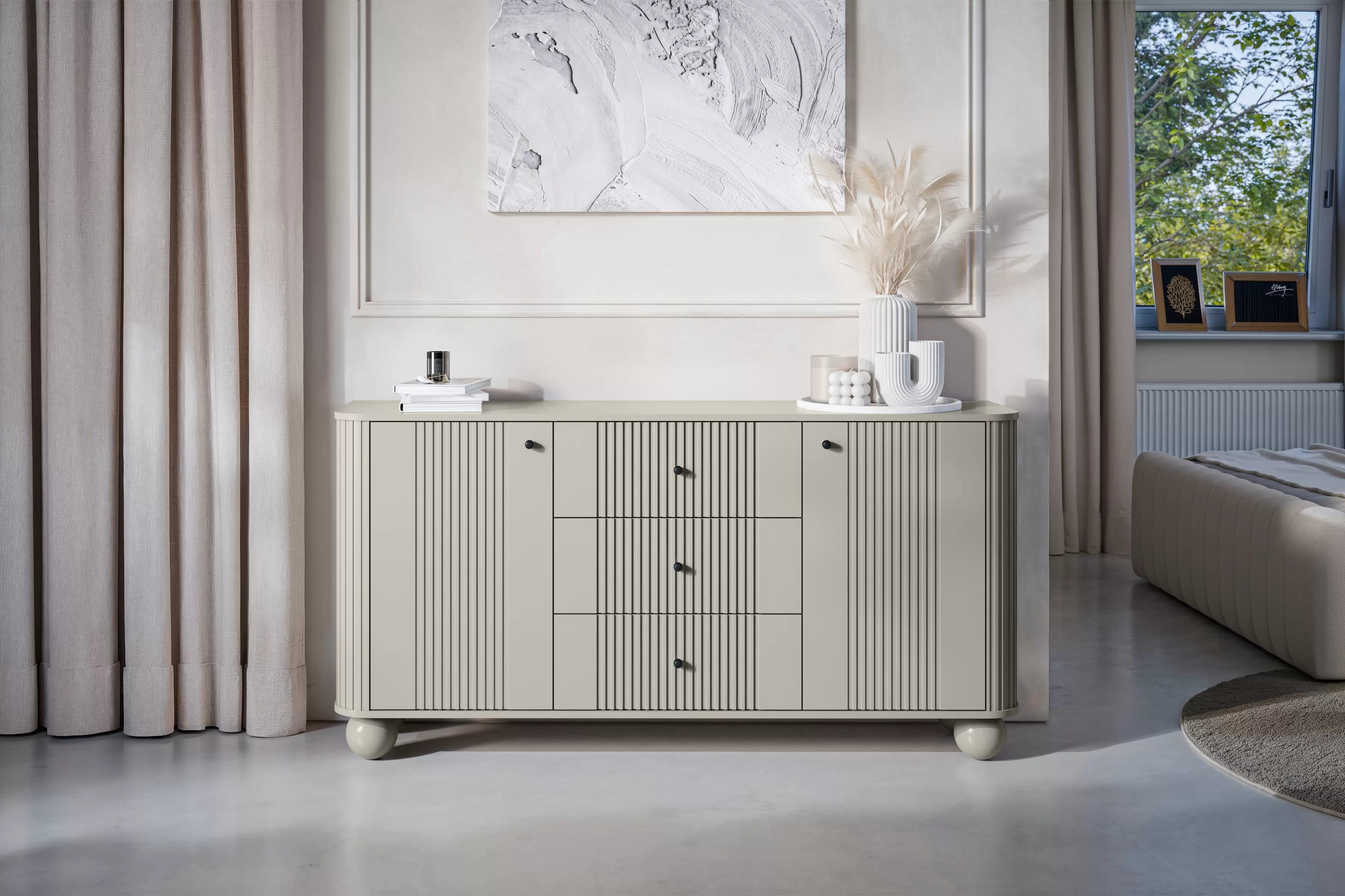 Komoda Vespera 160 cm so zásuvkami - kašmírová / čierna / kašmírové nohy Komoda so zásuvkami Verspera 160 cm - kašmír / čierny úchyty / kaszmirowe nožičky kule