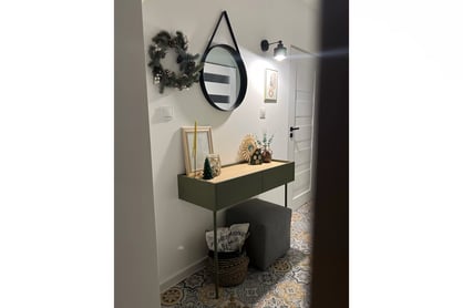 Consolă / masă de toaletă modernăcu două sertare Desin 2S - olive / Stejar nagano Konsola / toaletka Desin cu sertare cu picioare metalice 100 cm - olive / stejar nagano