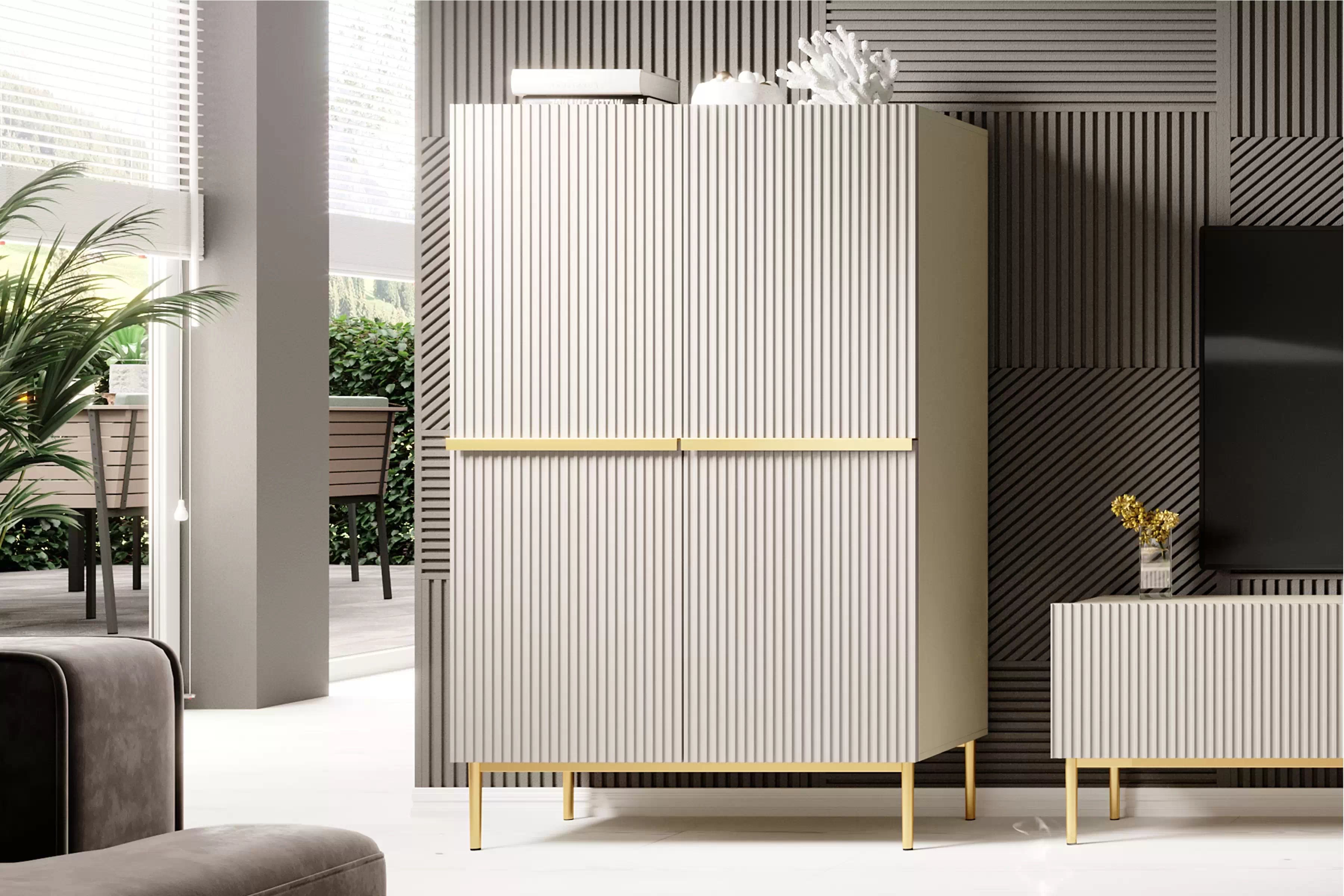 Vysoká komoda Nicole 100 cm – kašmírová / zlatá Komoda Nicole z metalowymi uchwytami i nogami 100 cm - kašmír / zlote nozki