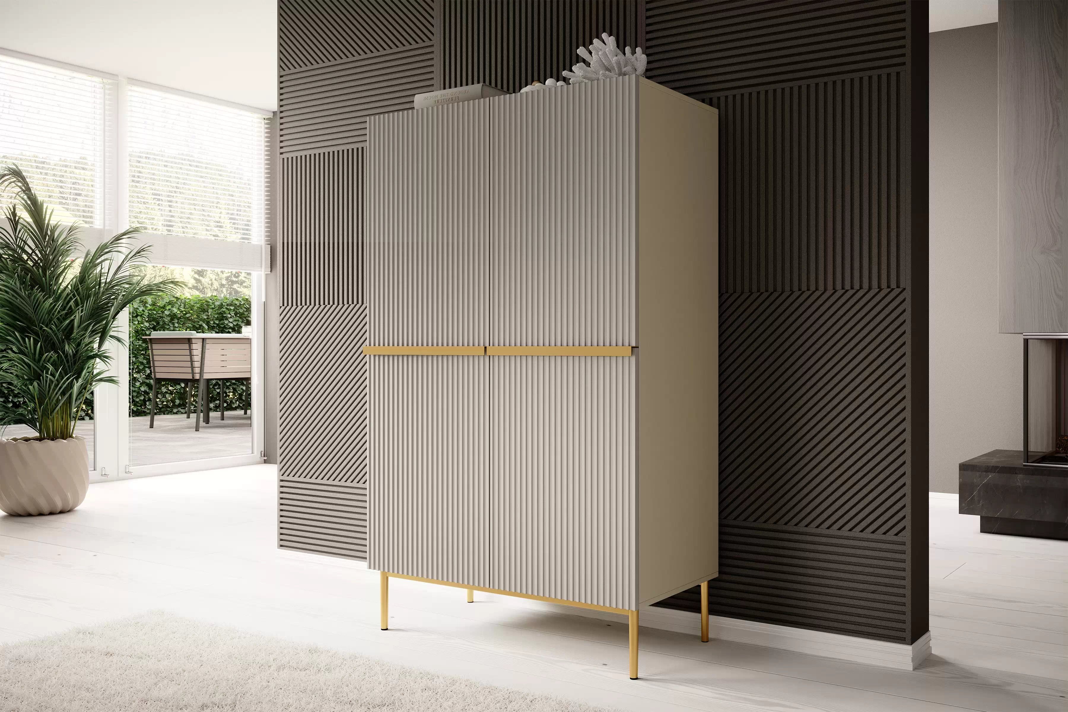 Vysoká komoda Nicole 100 cm – kašmírová / zlatá Komoda Nicole z metalowymi uchwytami i nogami 100 cm - kašmír / zlote nozki