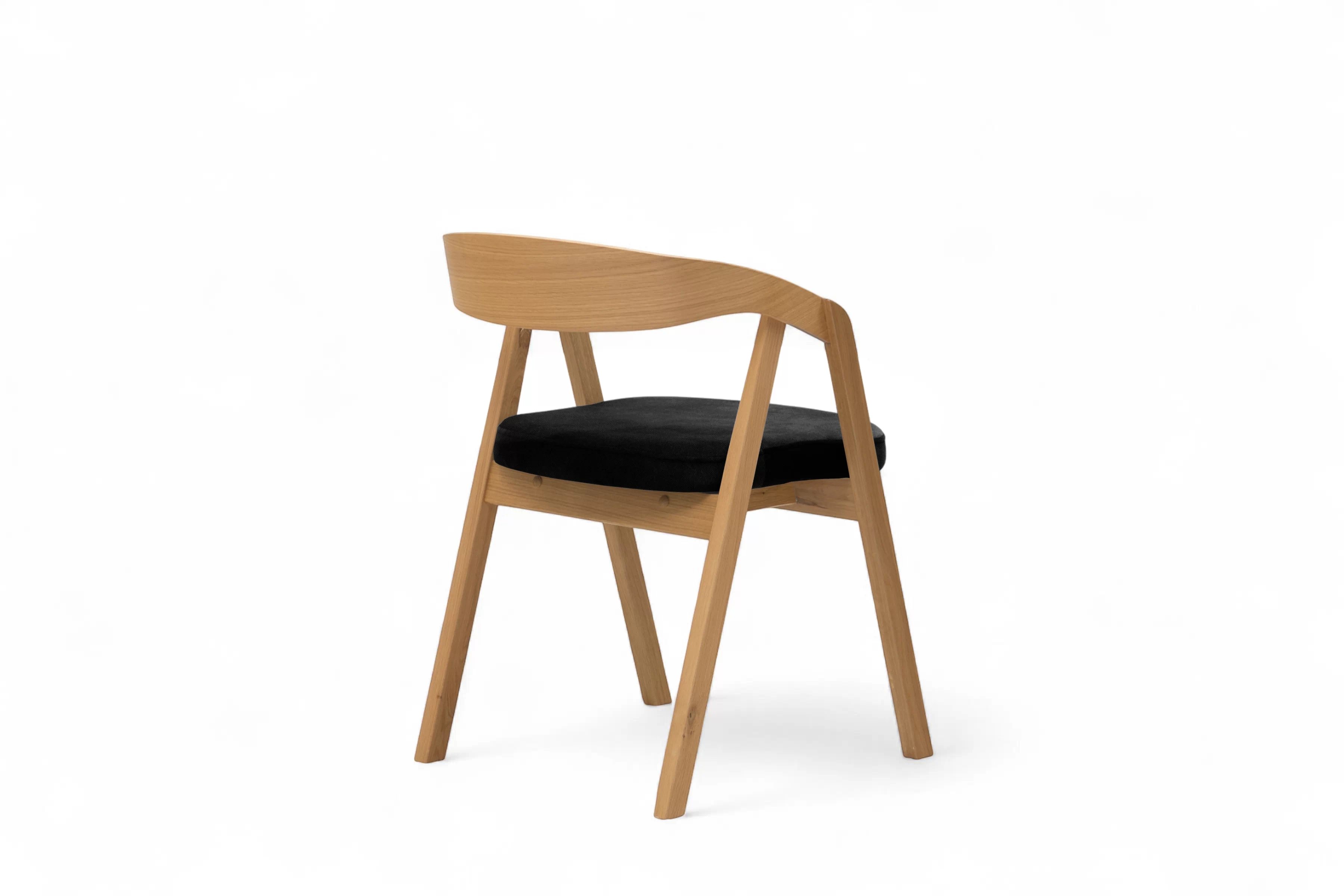 Dřevěná jídelní židle Elvarin s čalouněným sedákem – černý šenil Wind 99 / lakovaný dub židle dřevěná Elvarin s čalouněným sedákem - černá šenil Wind 99 / dub lakierowany