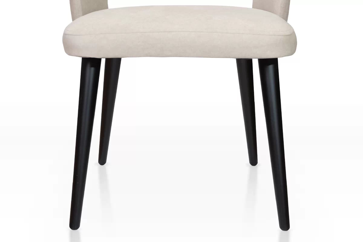 Jedálenské kreslo Luna - béžový ľahkočistiteľný zamat Cloud 03 / čierna Stolička drevená Luna z tapicerowanym siedziskiem - Béžová Cloud 03 / čierny nožičky