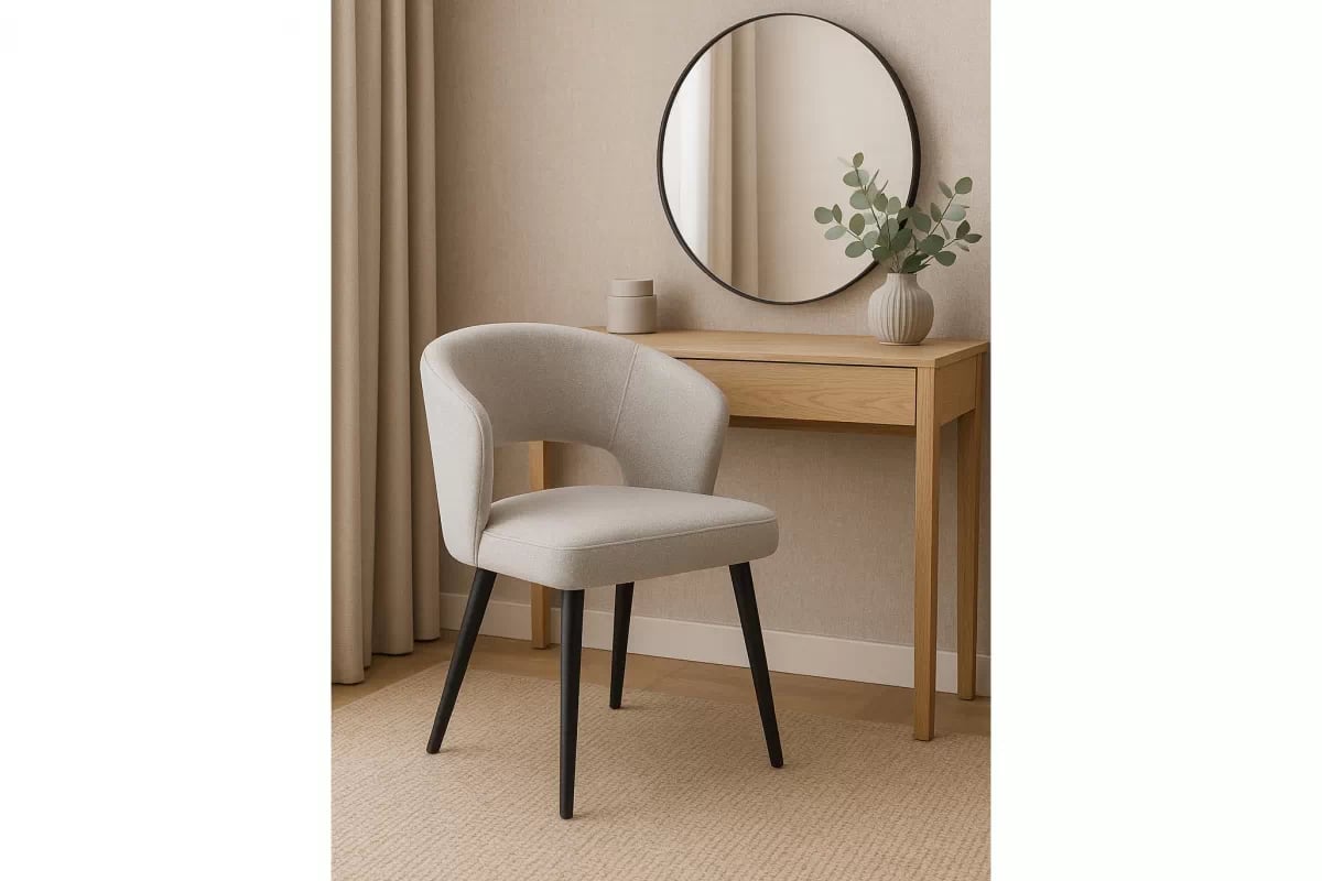 Jedálenské kreslo Luna - svetlosivý žinylka Wind 05 / čierna Stolička drevená Luna z tapicerowanym siedziskiem - svetlý šedý šenil Wind 05 / čierny nožičky