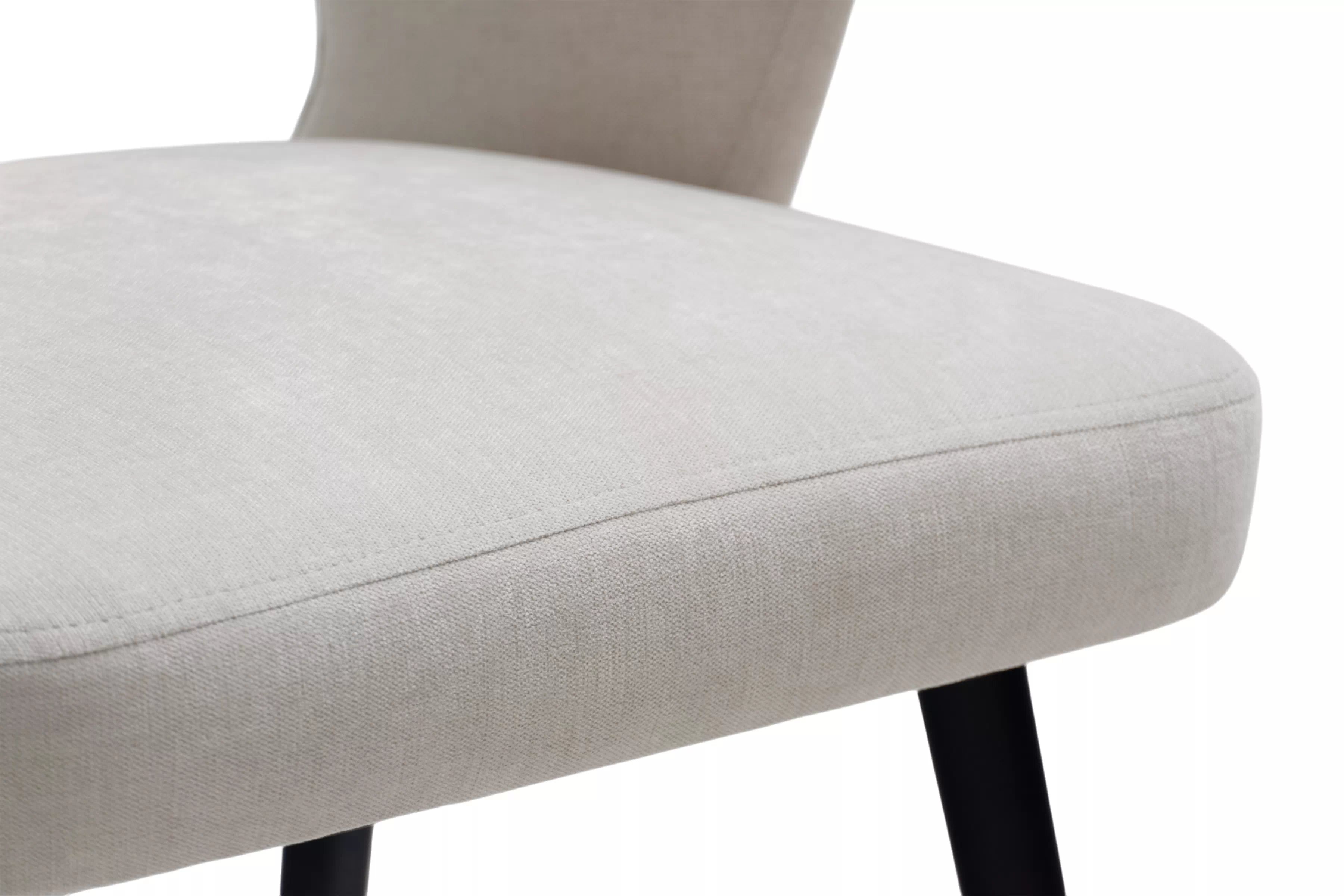 Jedálenské kreslo Luna - svetlosivý žinylka Wind 05 / čierna Stolička drevená Luna z tapicerowanym siedziskiem - svetlý šedý Wind 05 / čierny nožičky