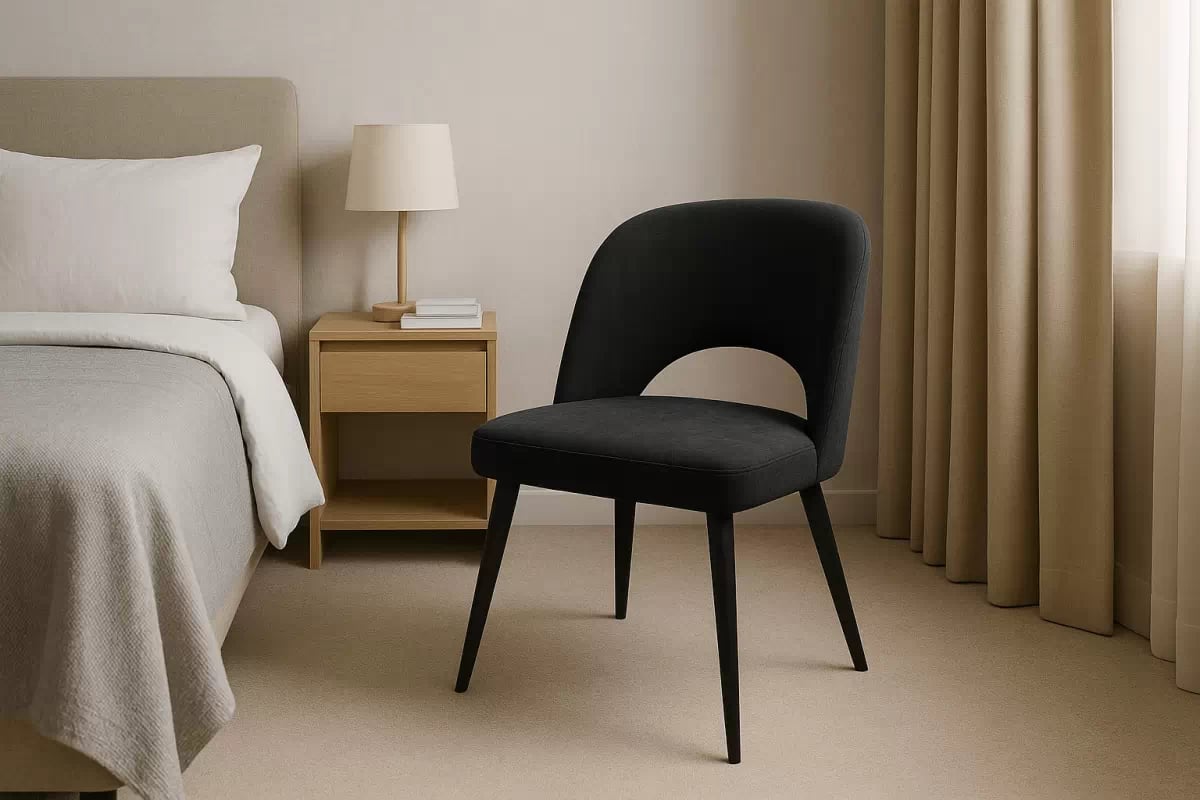 Dřevěná židle Luvaro s čalouněným sedákem – černý šenil Wind 99 / černé nožky židle dřevěná Luvaro s čalouněným sedákem - černá šenil Wind 99 / Nohy černá