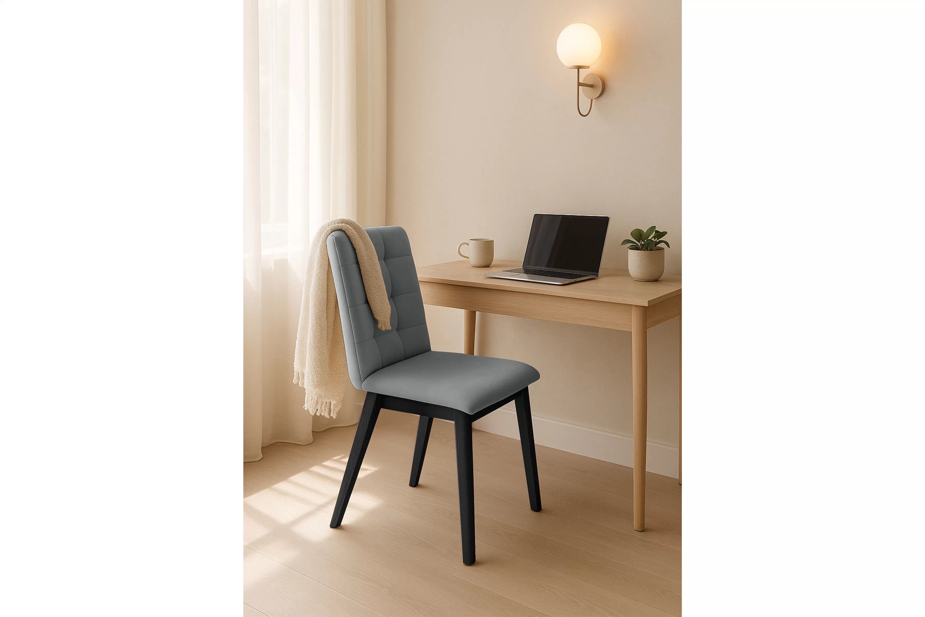 Jedálenská stolička Platinum 4 – sivý velúr Salvador 17 / čierna Stolička drevená Platinum 4 z tapicerowanym siedziskiem - šedý Salvador 17 / čierny nožičky