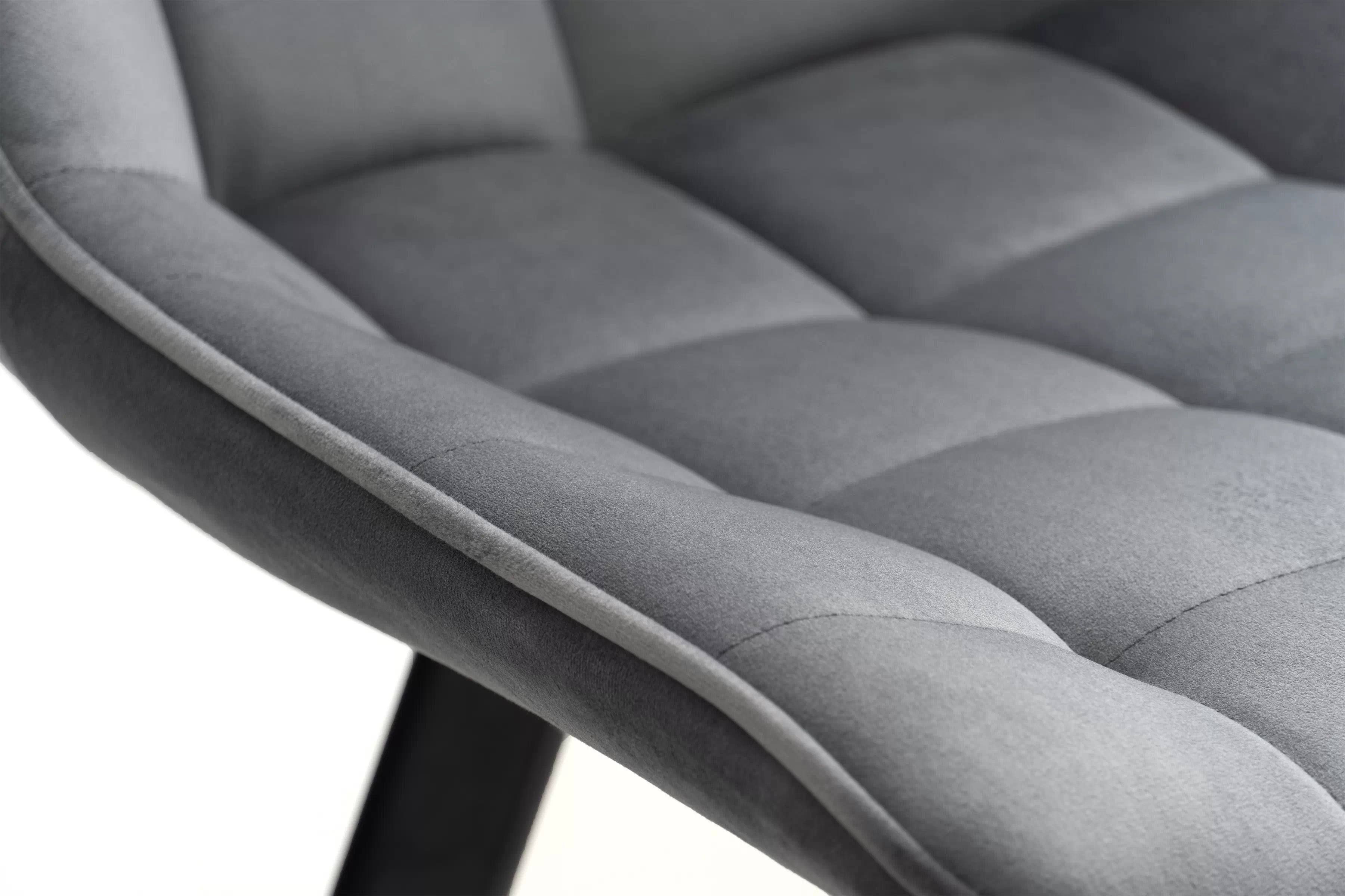 Jedálenská stolička Clemio - tmavosivý zamat Bluvel 14 / čierna Stolička čalúnená Clemio na kovových nohách - ciemno Popolový zamat Bluvel 14 / čierny nožičky