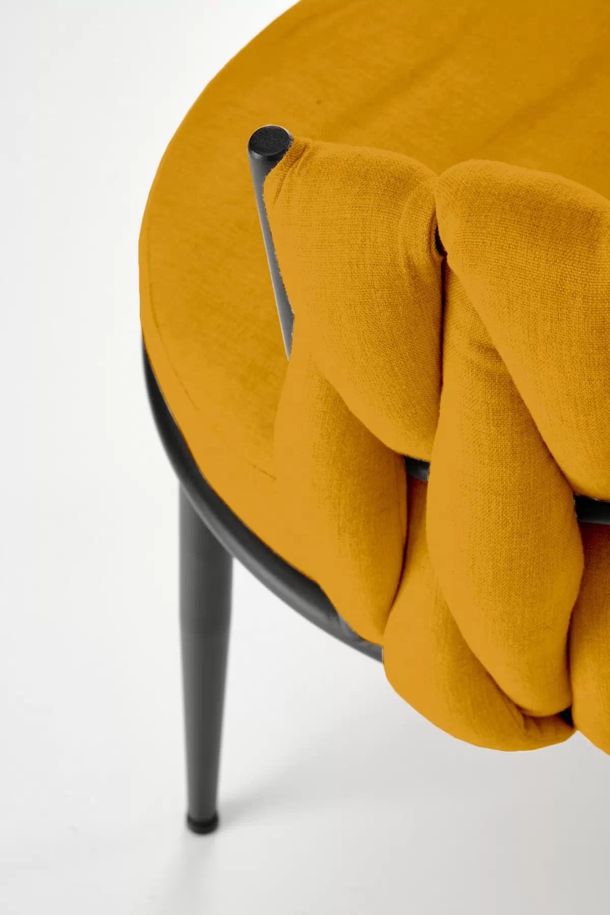 Čalouněná jídelní židle Verosa - hořčicová látka Nea 66 / černé nohy židle čalouněné Verosa - hořčice plecionka Nea 66 / Nohy černá