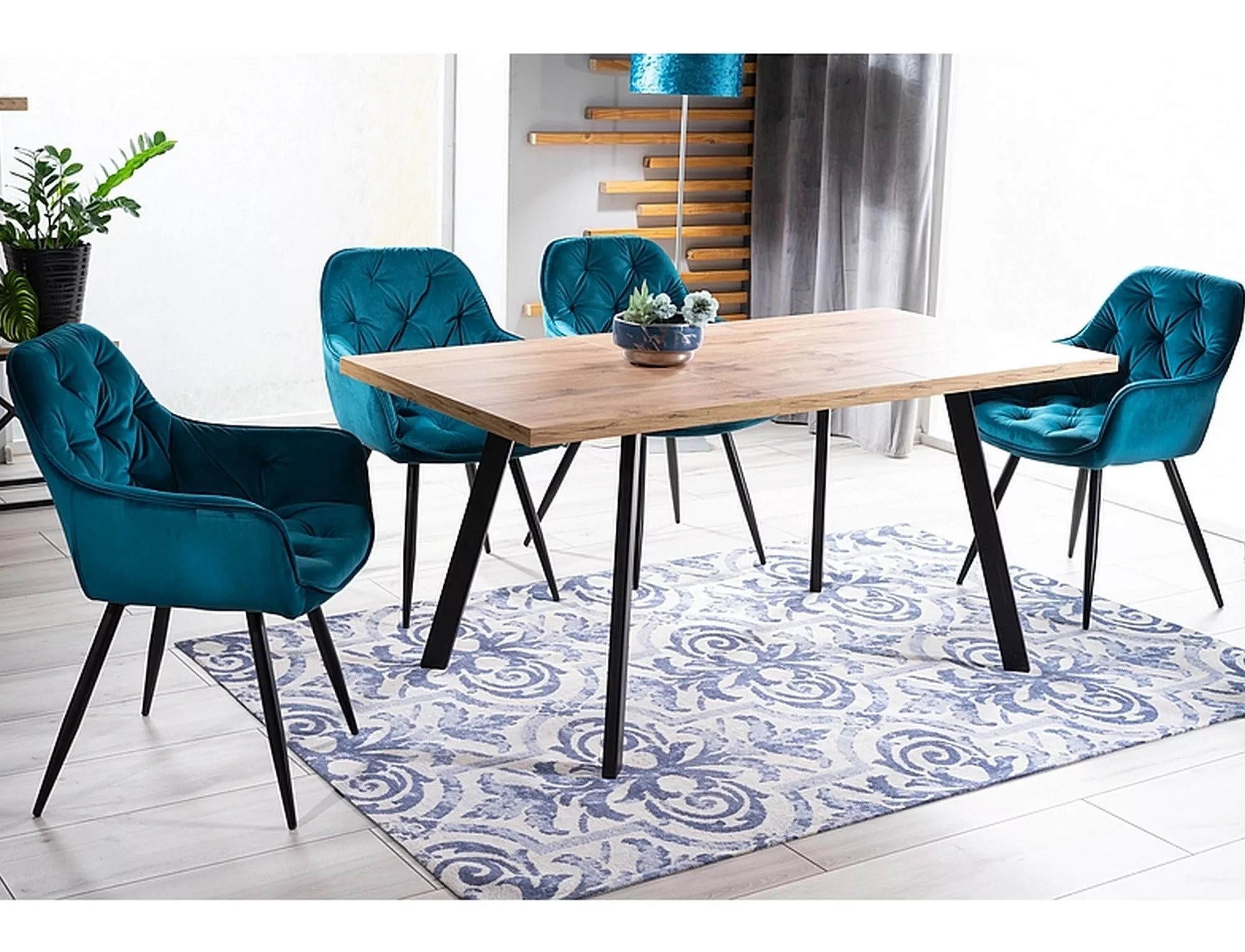 Stolička CHERRY VELVET Čierny rám/Tyrkysová BLUVEL 85 Stolička čalouněné z podlokietnikami cerry velvet - Tyrkysová bluvel 85 / čierny nožičky