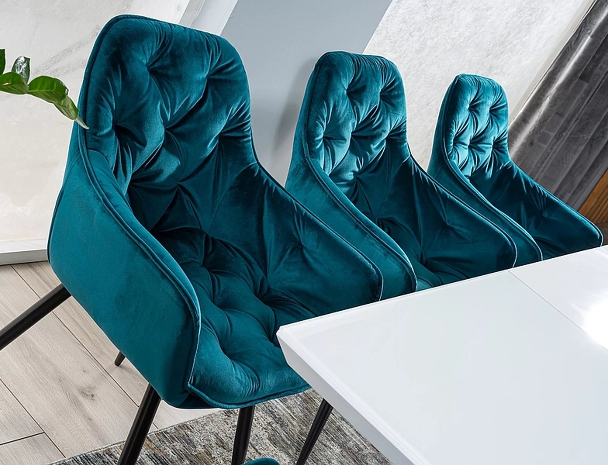 Stolička CHERRY VELVET Čierny rám/Tyrkysová BLUVEL 85 Stolička čalouněné z podlokietnikami cerry velvet - Tyrkysová bluvel 85 / čierny nožičky