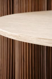 Konferenčný stolík Dorotea 80 cm - travertín / orechový dekor Konferenčný stolík okragla Dorotea 80 cm do obývacej izby - Travertín / orieškový