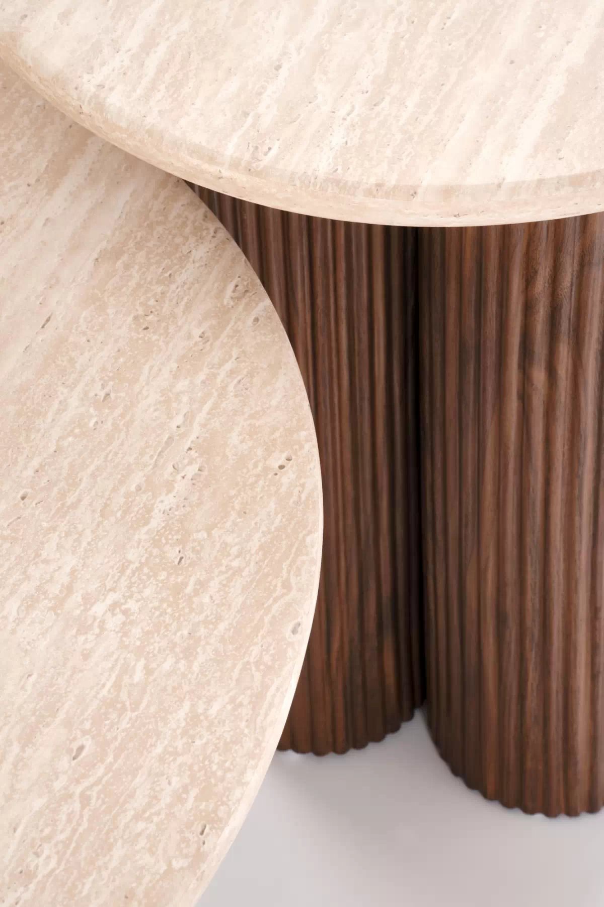 Konferenční stolek Dorotea 80 cm - travertin / ořechová Konferenční stolek okragla Dorotea 80 cm pro obývacího pokoje - travertin / ořechový